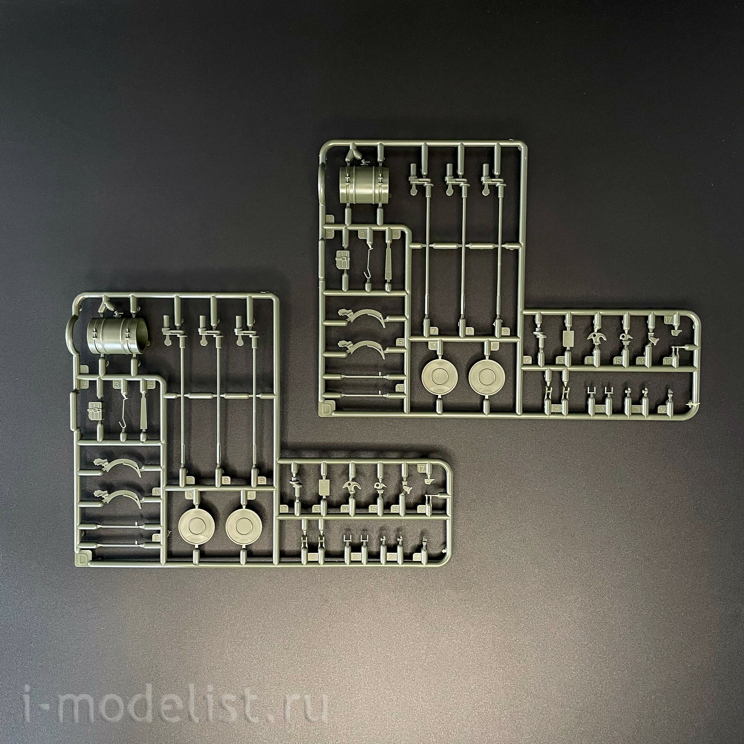 35A056 Amusing Hobby 1/35 Российский командирский танк Т-90АК с ПТК (по лицензии УВЗ)