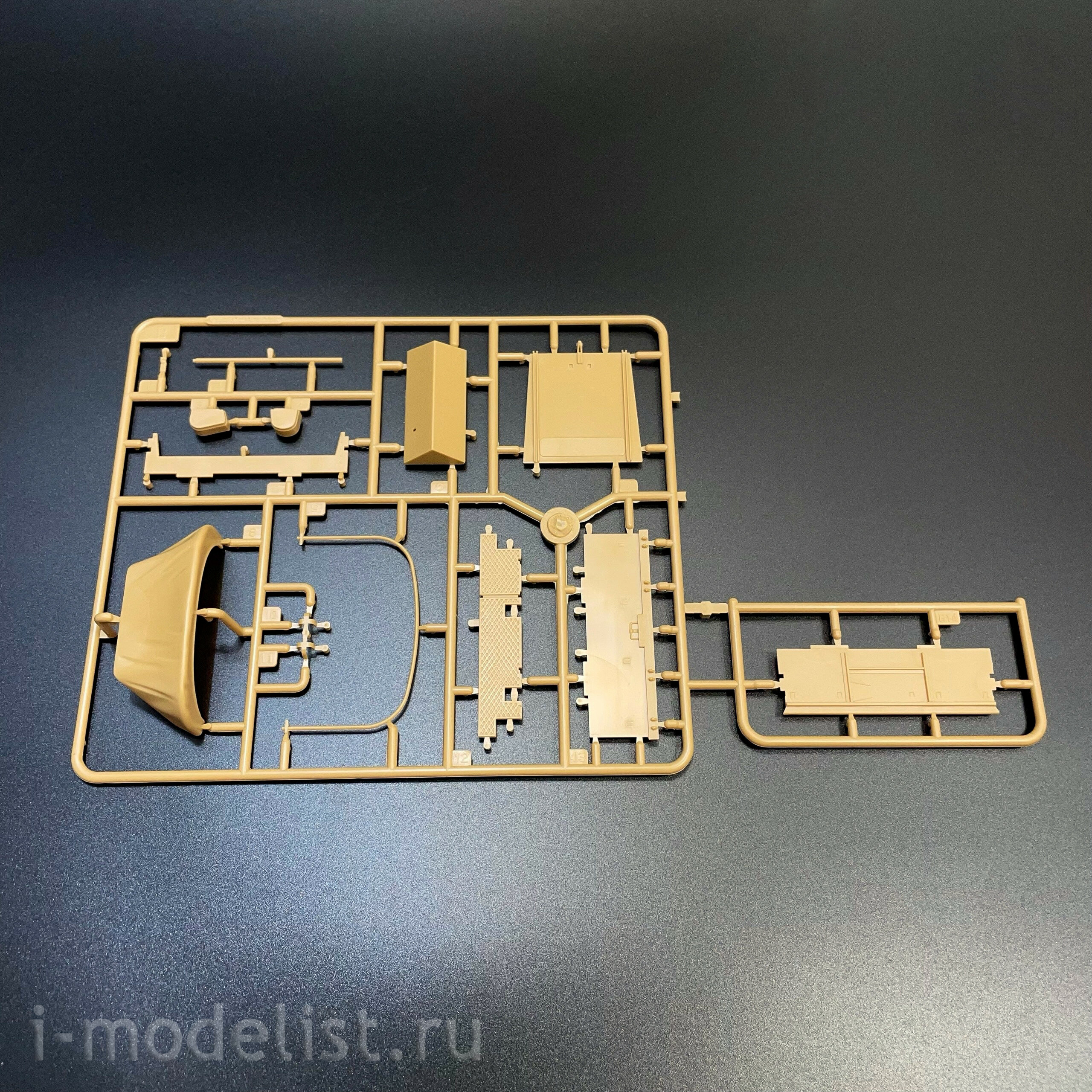 63540 I Love Kit 1/35 Амфибийное транспортное средство DUKW-353 со 105-мм гаубицей