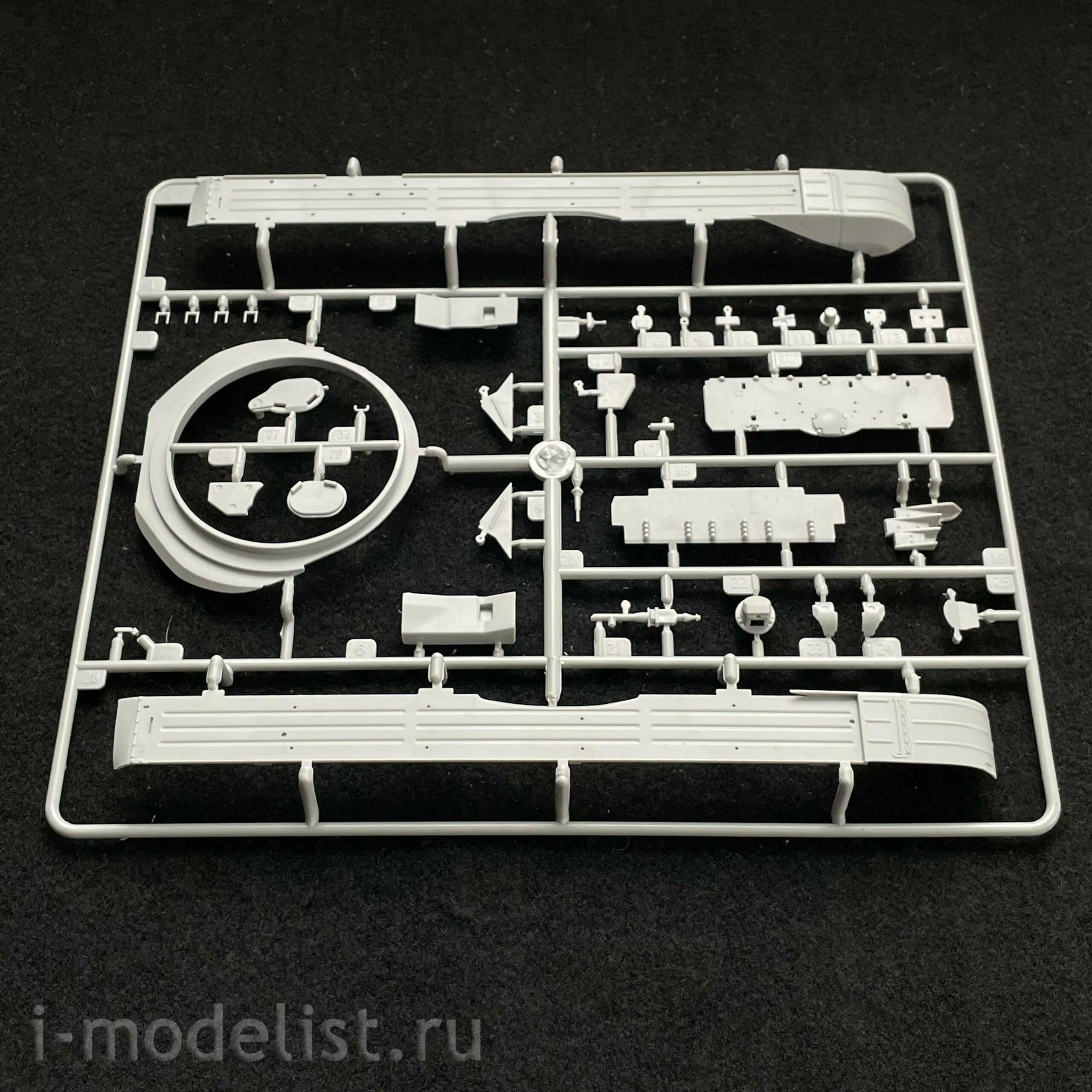 05598 Трубач 1/35 Российский танк Т-72Б (по лицензии УВЗ)