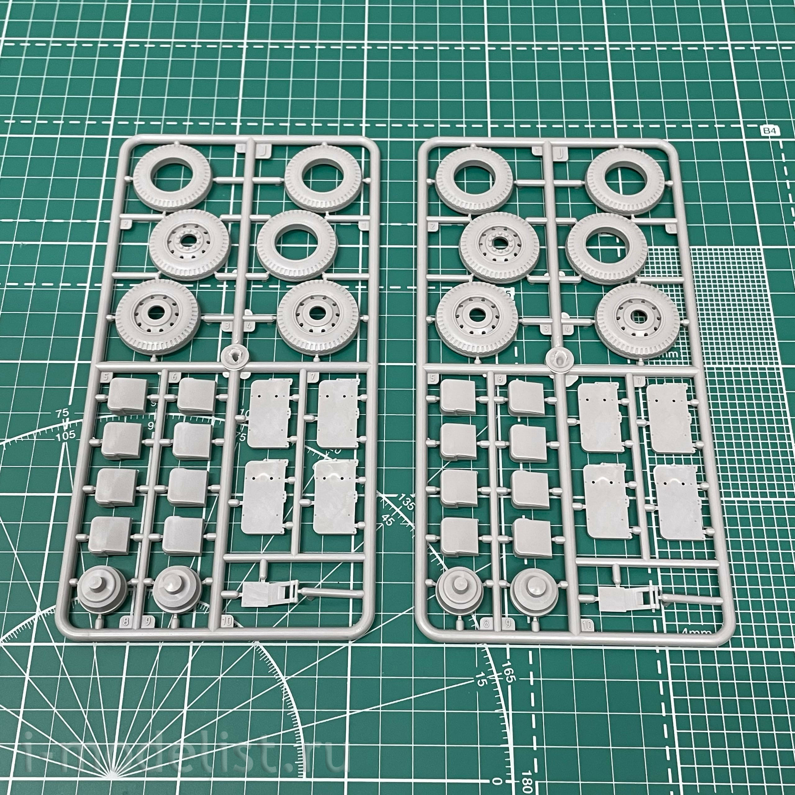 816 Roden 1/35 Автобус GMC PD3751 SilverSide Greyhound Lines