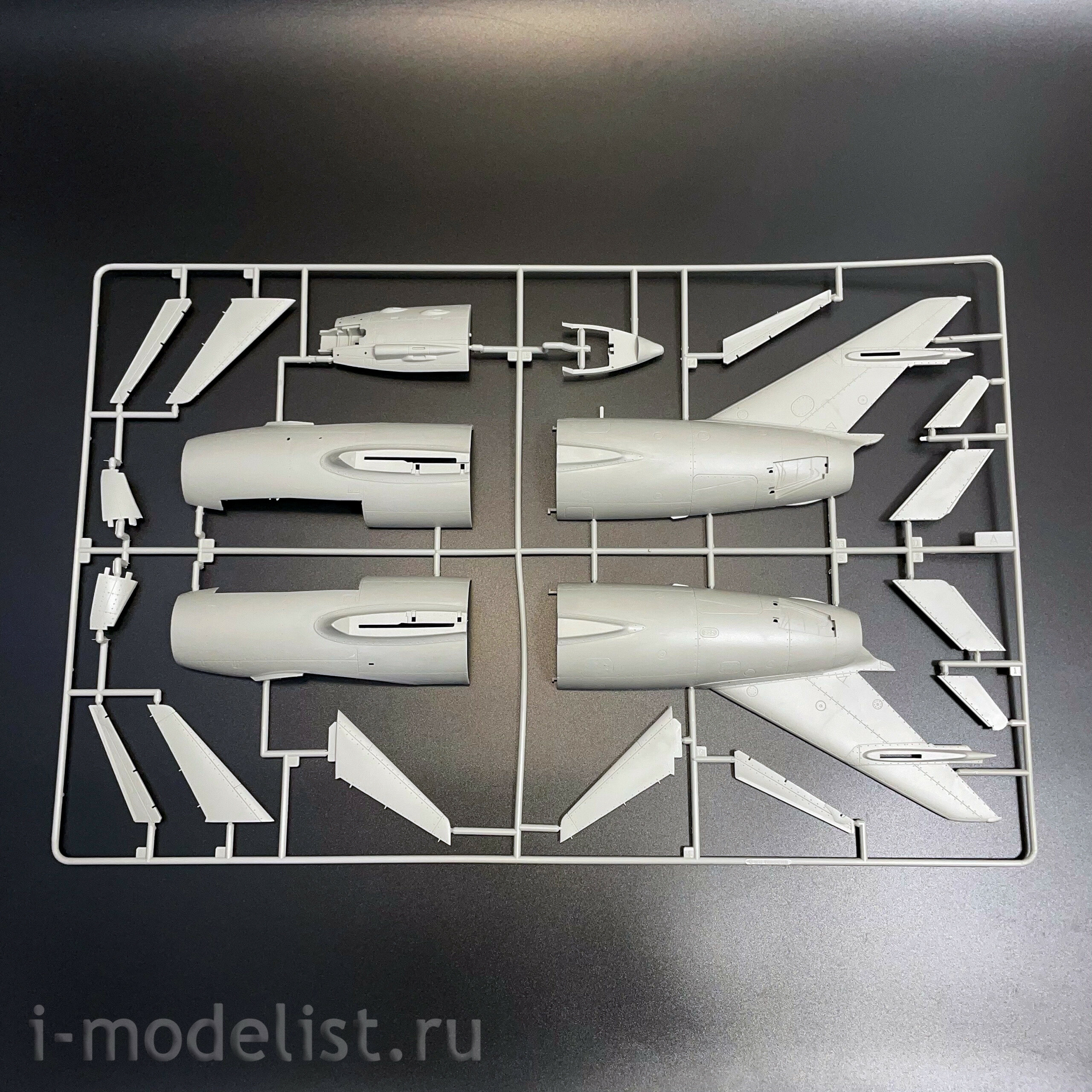 02204 Трубач 1/32 Советский реактивный истребитель М-15 BIS