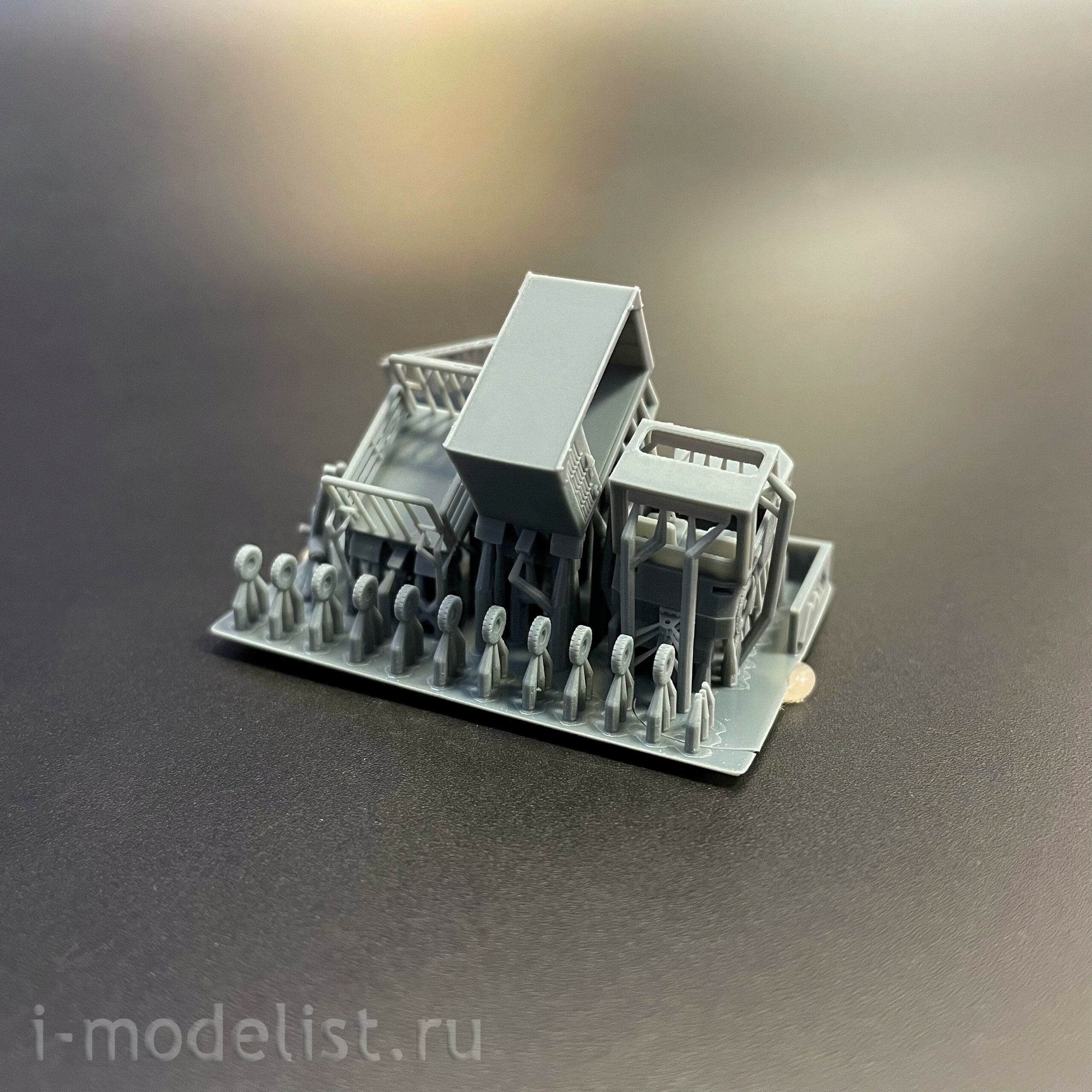 ММ14004 Моя модель 1/144 Тягач аэродромный багажный Toyota с тележками