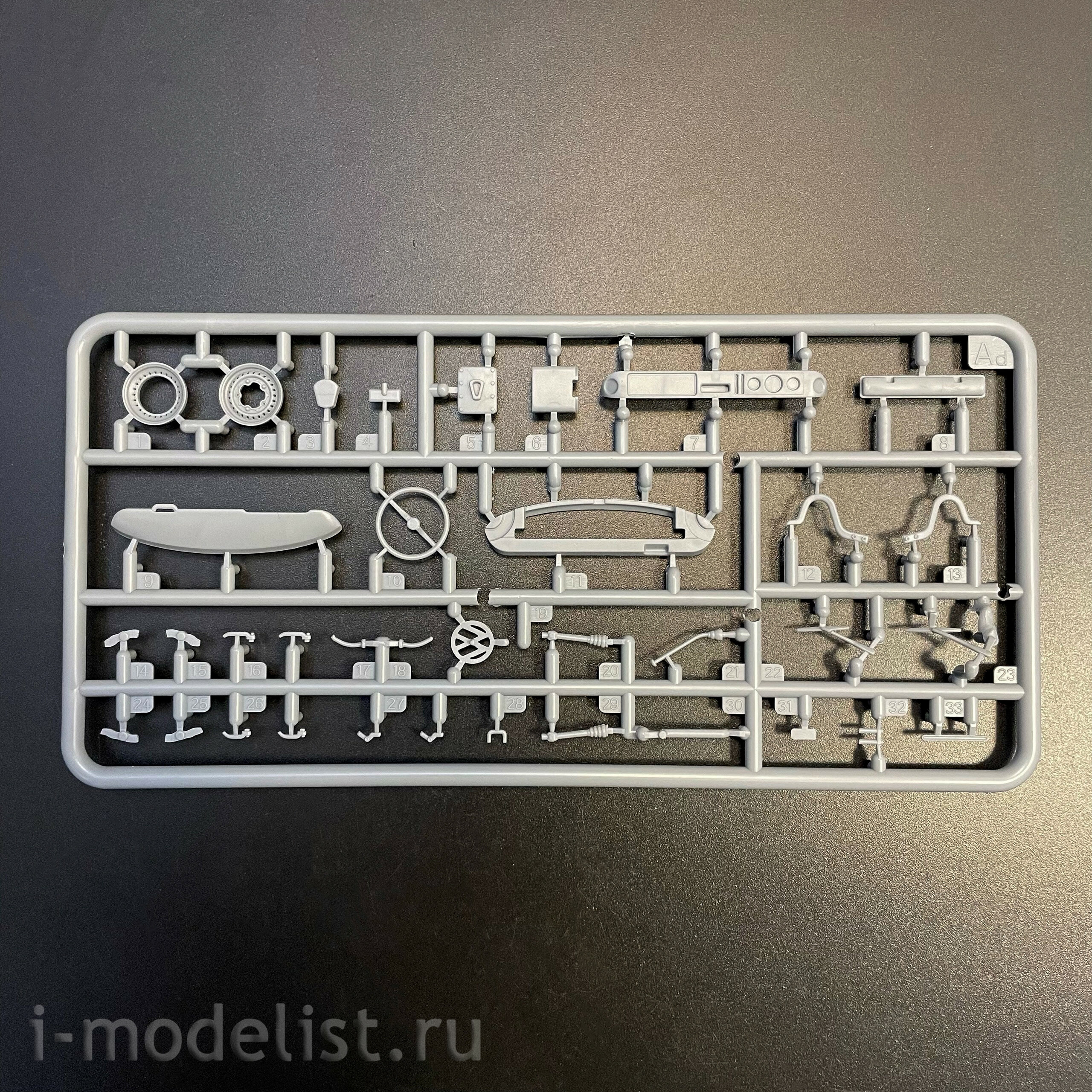 AK35033 AK Interactive 1/35 Автобус для аэропорта T2 1967 года / T2 Model 1967 Airport Bus