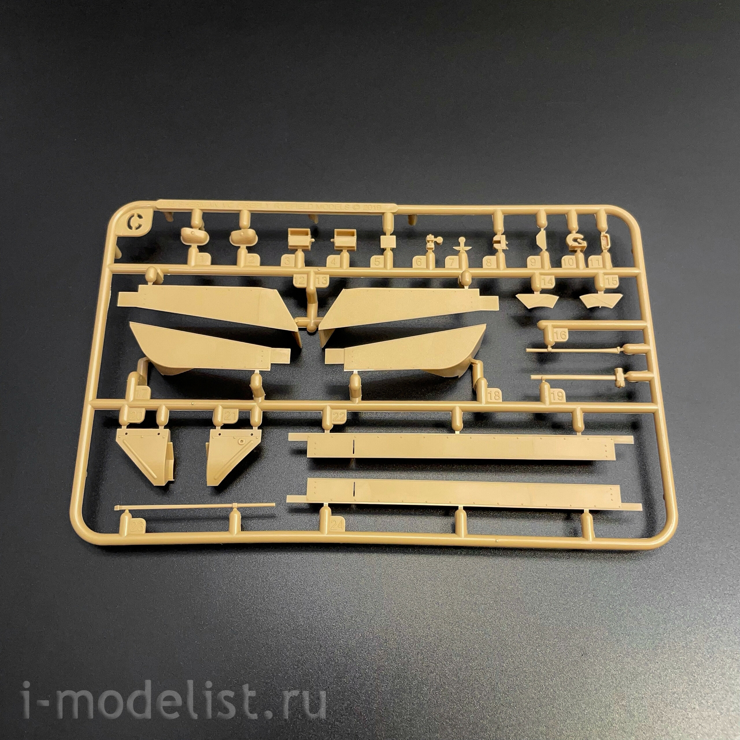 RM-5119 Rye Field Model 1/35 Американский средний танк M4A4 Sherman Chinese Expeditionary Force «Assault» Chariot