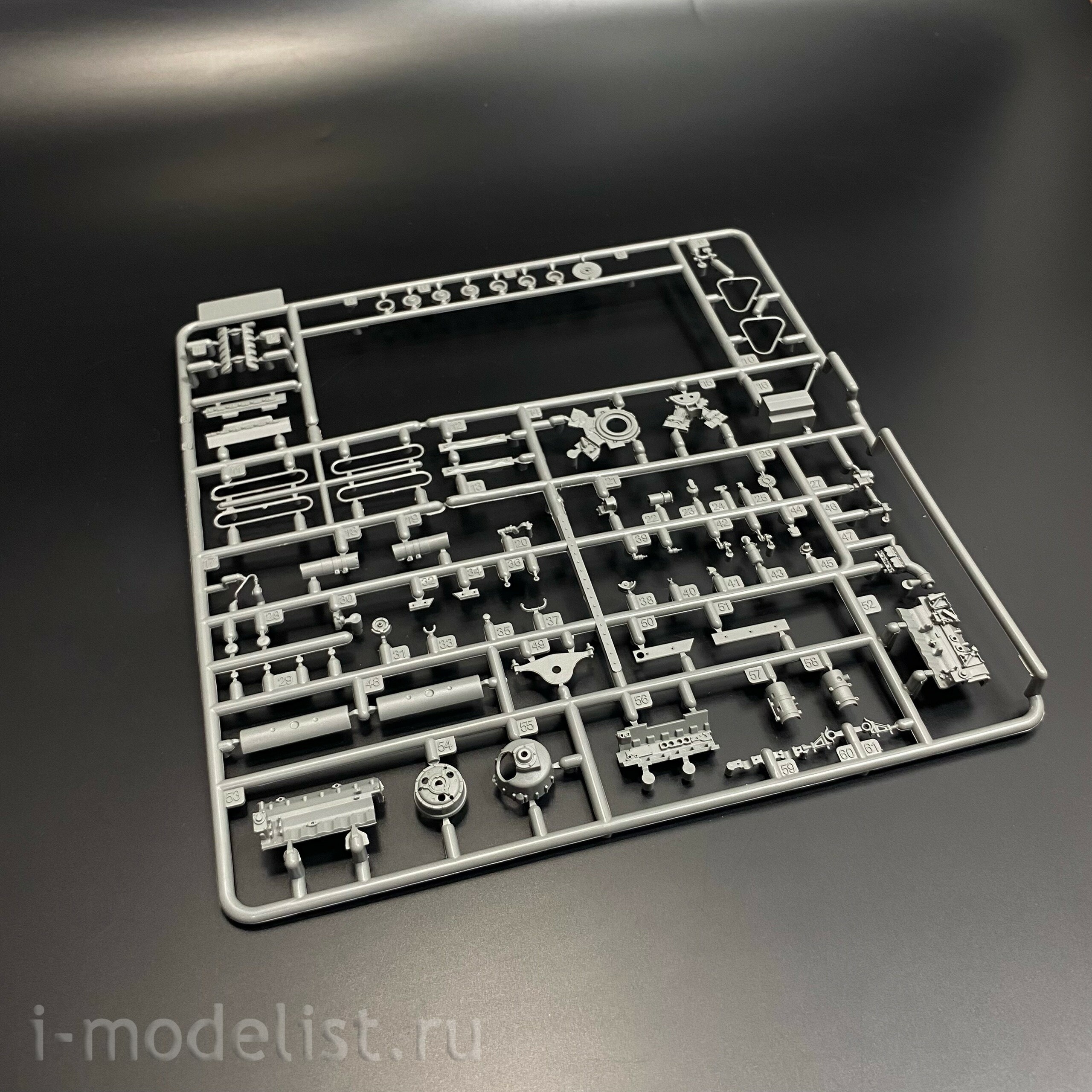 BT-036 Border Model 1/35 Немецкая САУ StuH 42 Ausf. G (Поздняя) с полным интерьером