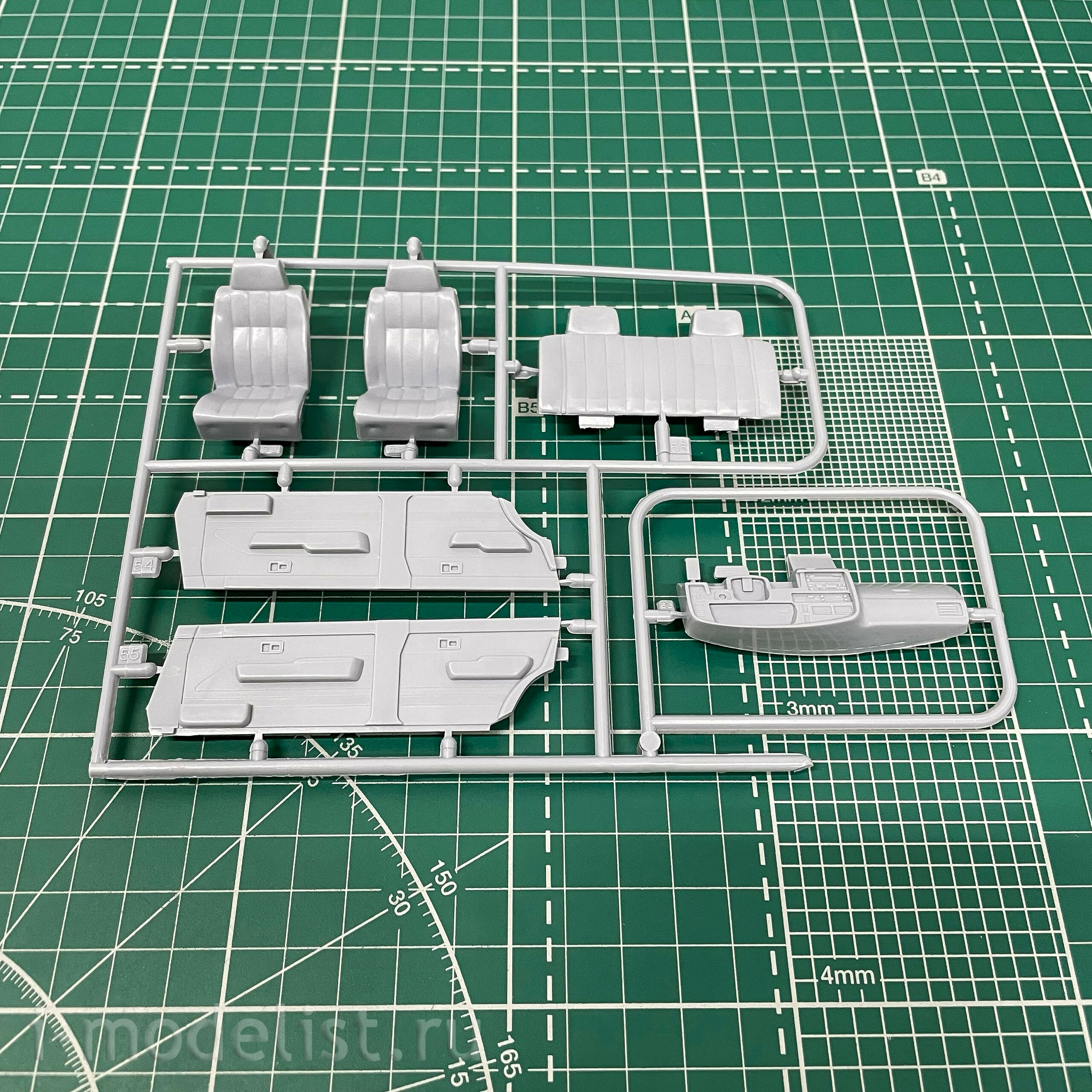 05698 Aoshima 1/24 Toyota HiLux Surf SSR-X Wide Body '91
