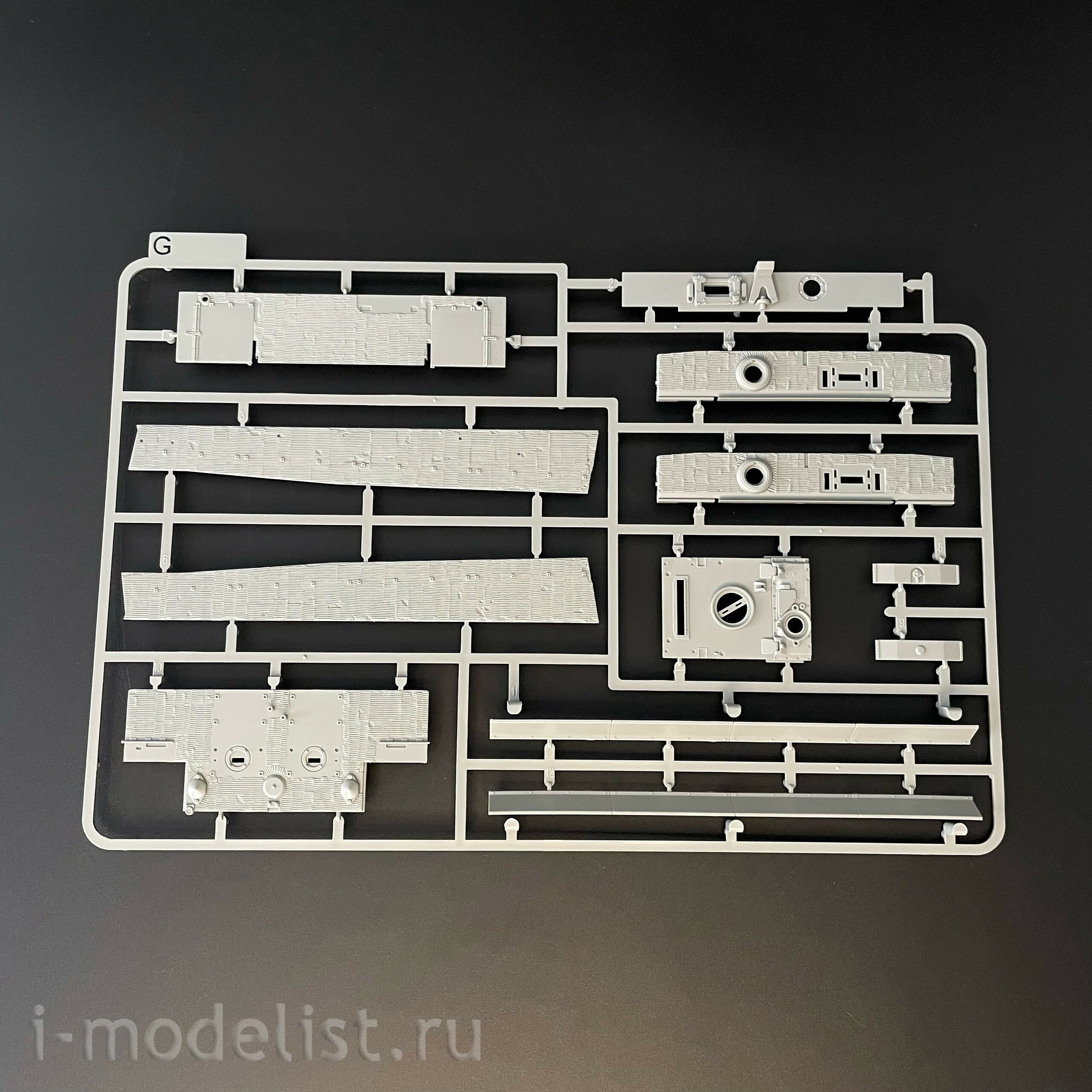 2199 Takom 1/35 Немецкий тяжёлый танк Sd.Kfz. 181 Pz. Kpfw VI Ausf.E Tiger I (поздний) с Zimmerit
