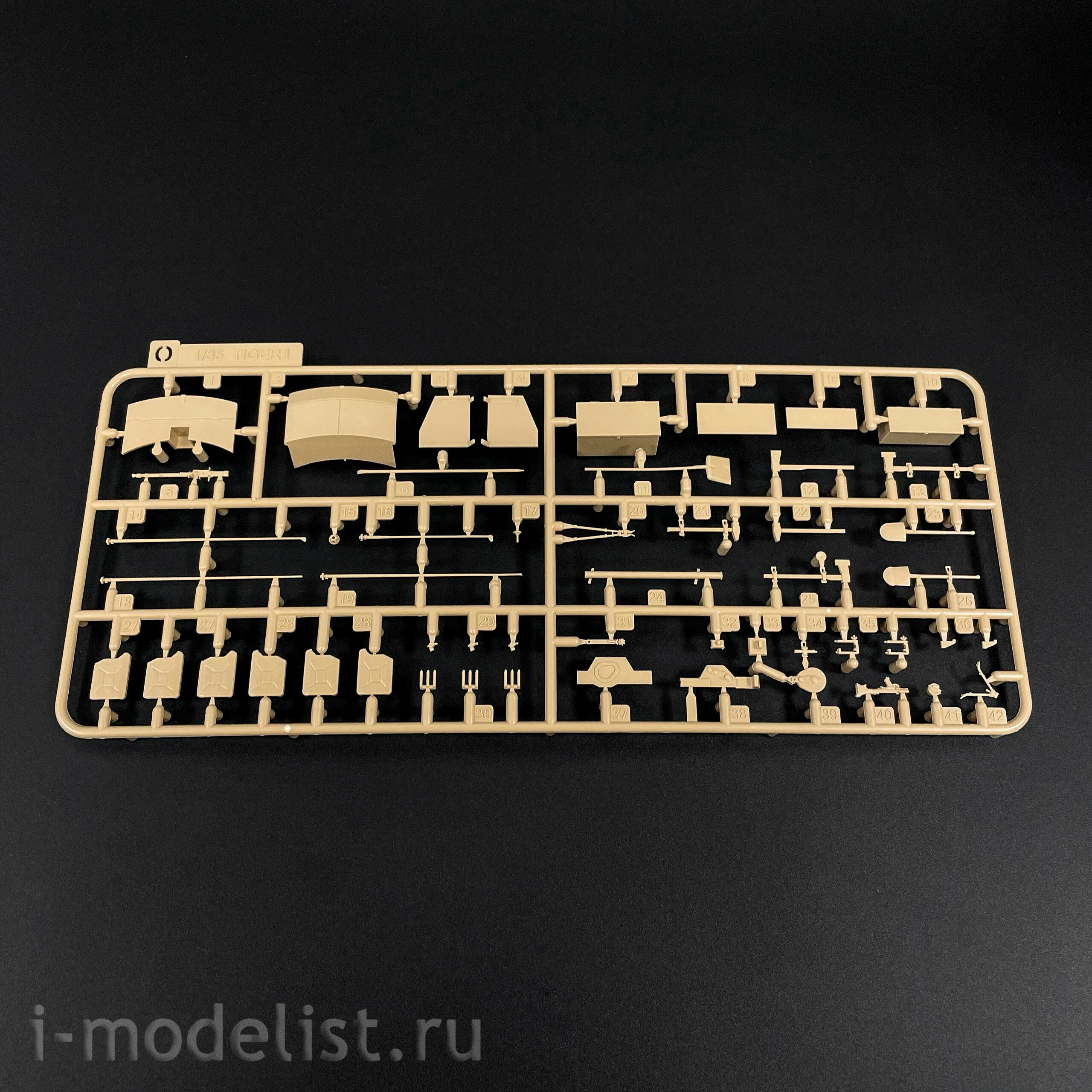 RM-5100 Rye Field Model 1/35 Немецкий танк Pz. Kpfw. VI Ausf. E Tiger I mid. Production