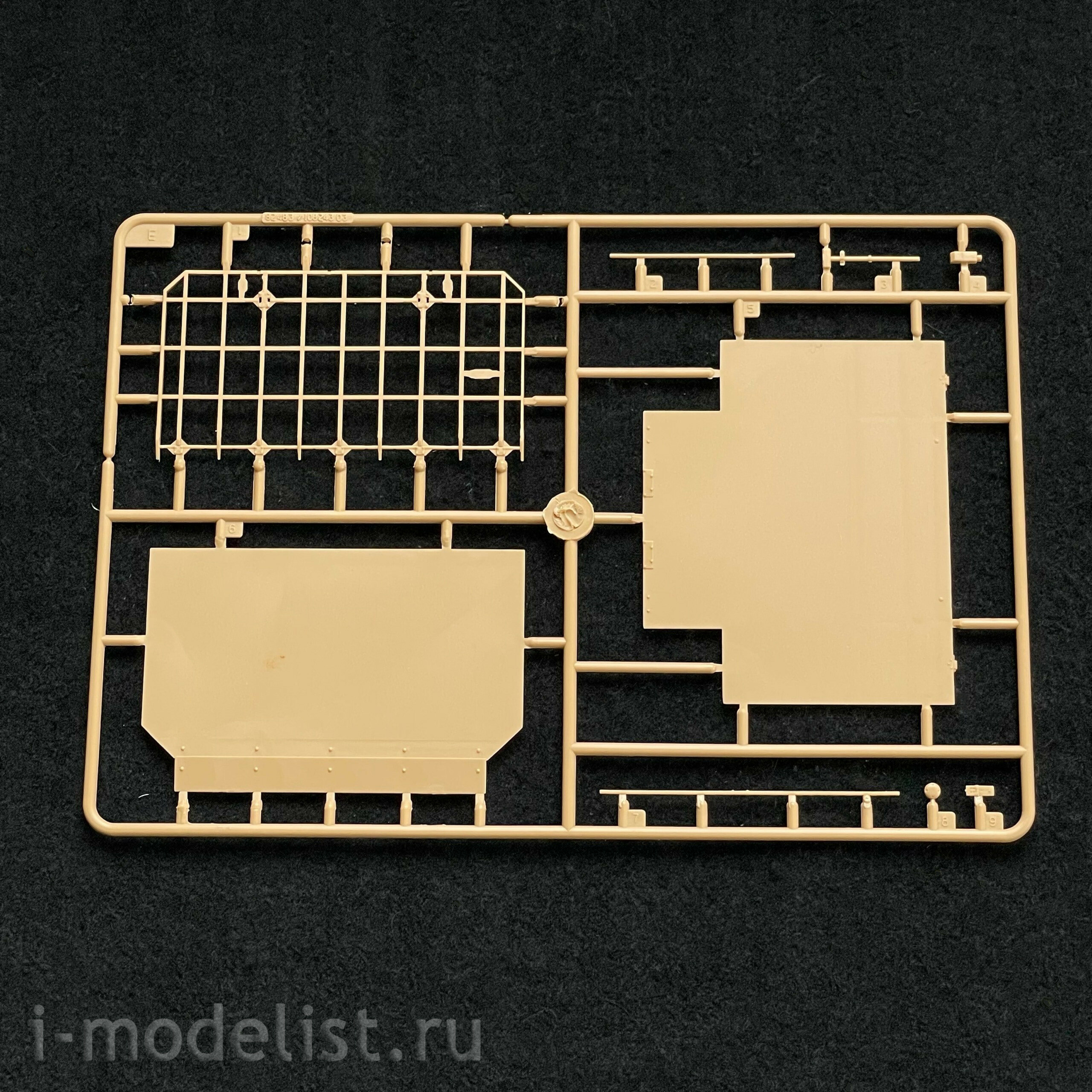 82483 HobbyBoss 1/35 PLA ZBD-05 Amphibious IFV