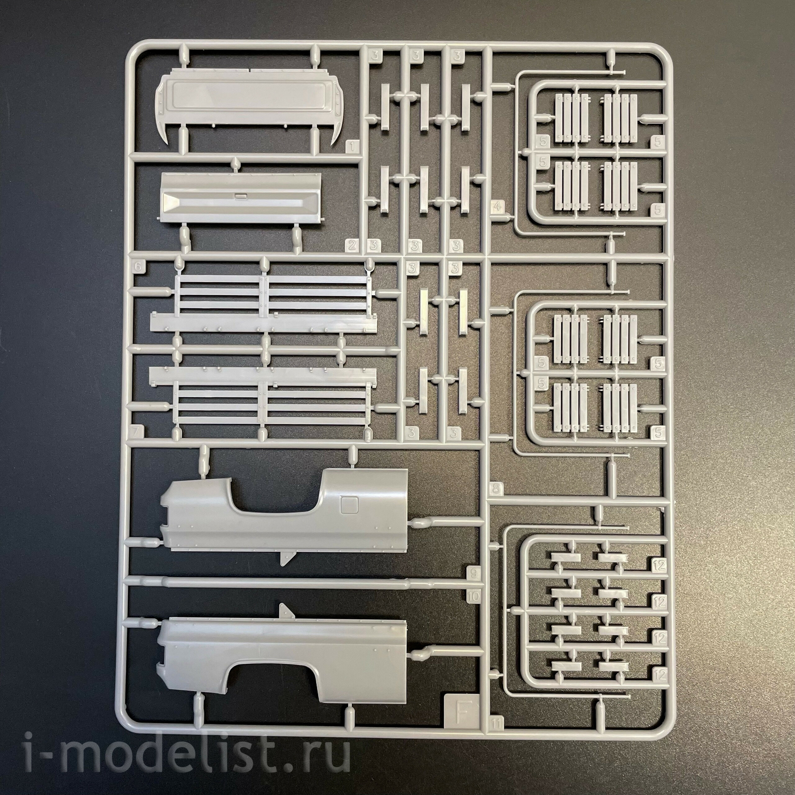 AK35031 AK Interactive 1/35 Грузовой автомобиль M1008 с брезентом / M1008 CARGO CARRIER with Tarp