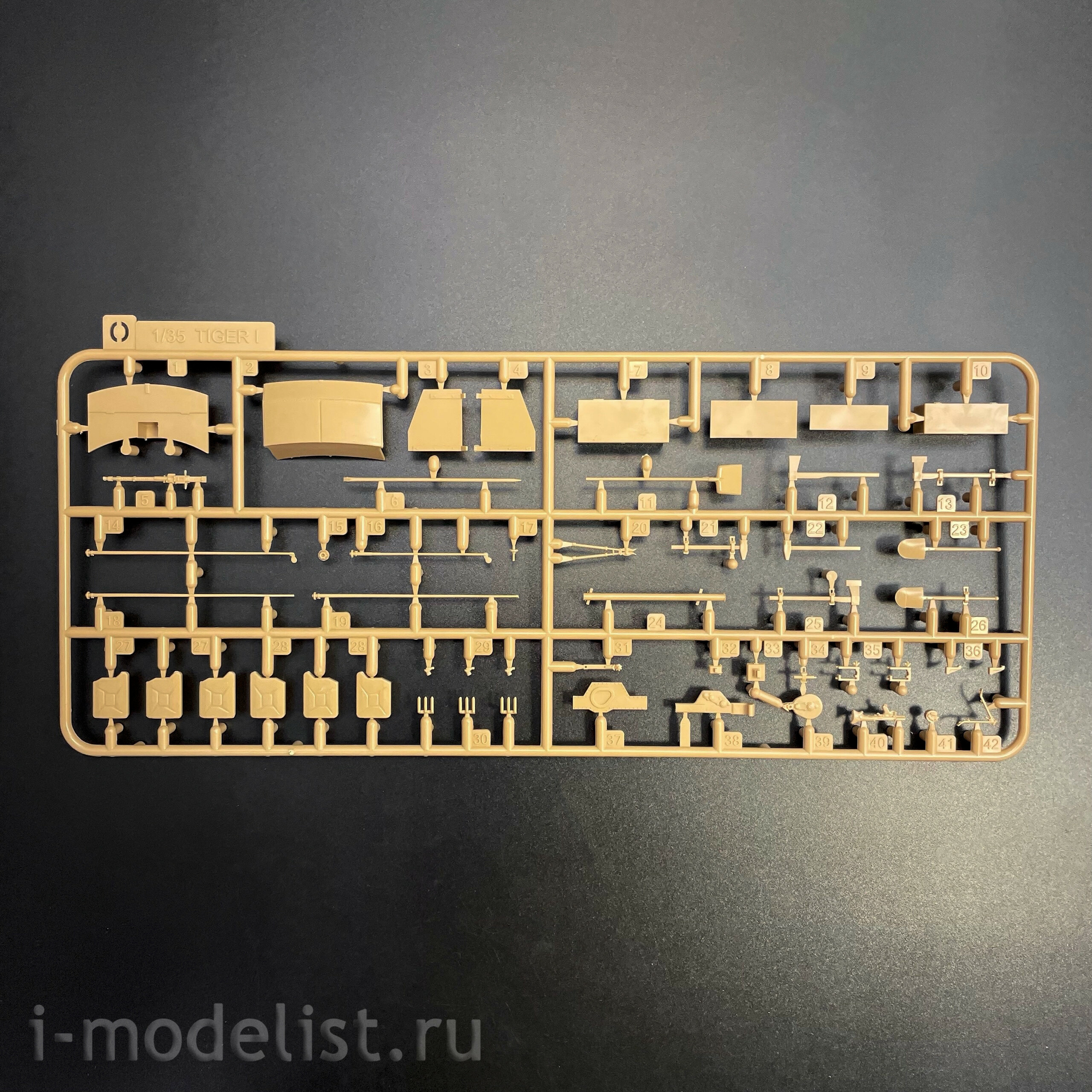 RM-5130 Rye Field Model 1/35 Pz.Kpfw. VI Ausf. E Tiger I ранний (Стандартная версия с полным интерьером)