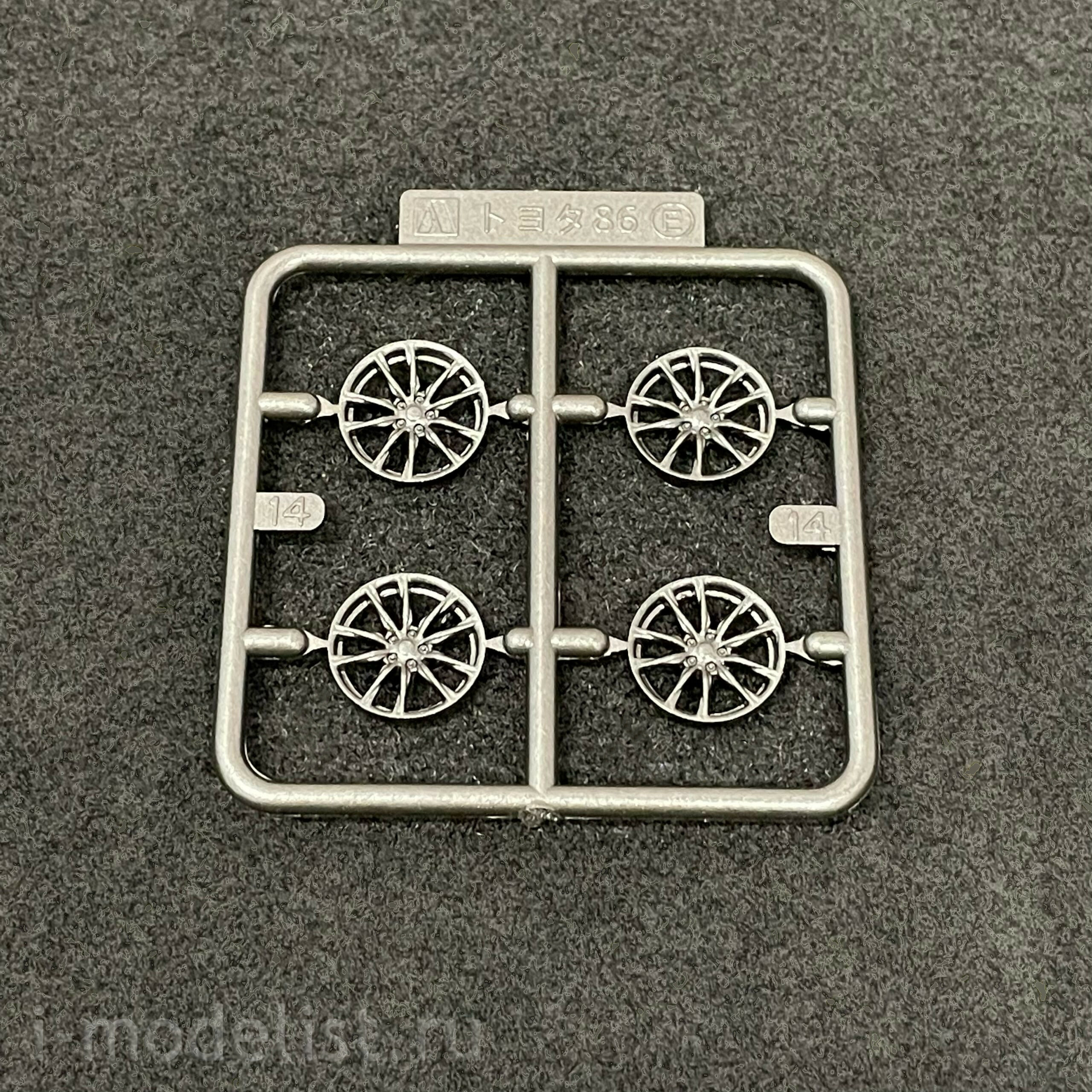 05418 Aoshima 1/32 Автомобиль Toyota 86 - Кристально белый жемчуг (The Snap Kit)