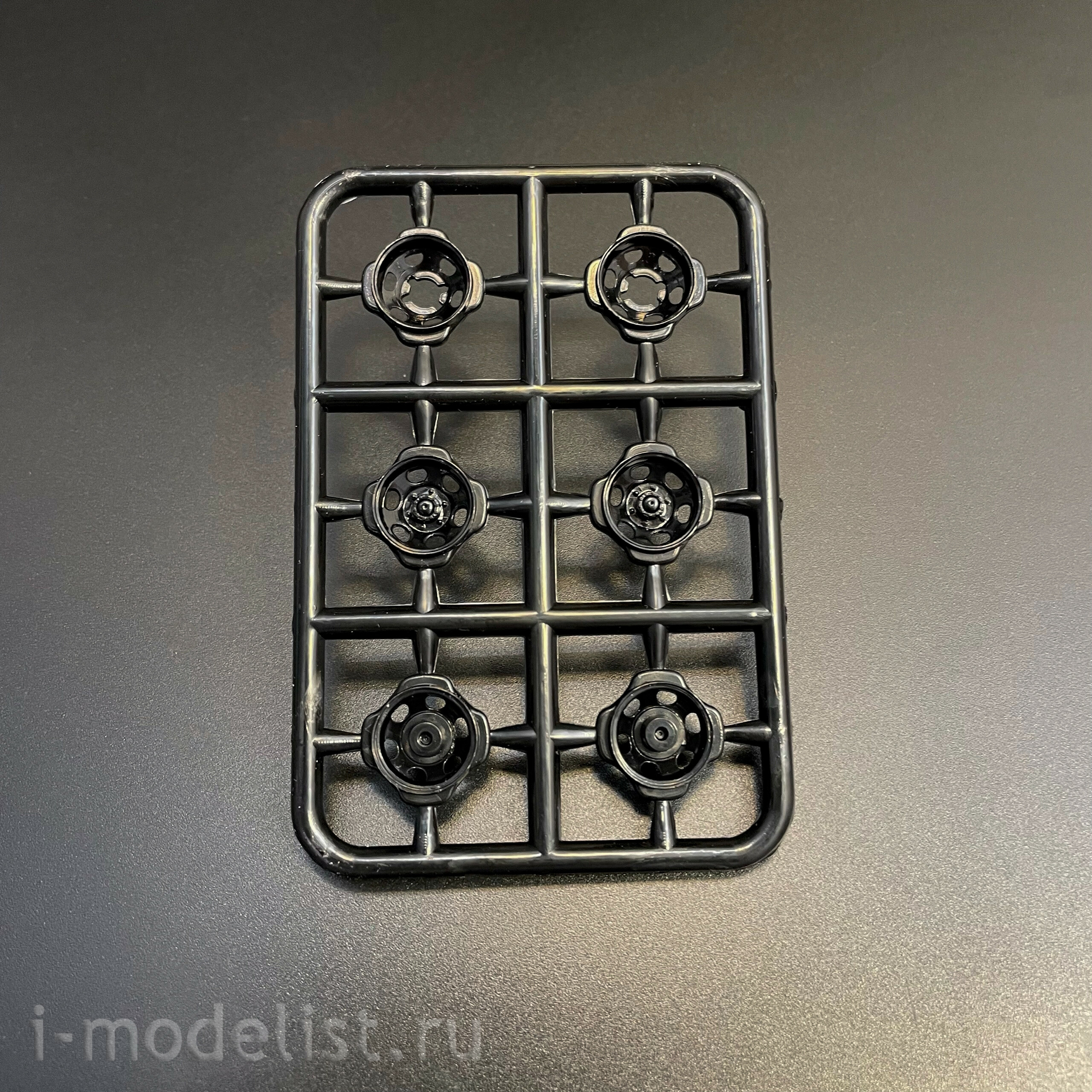 4086AVD AVD Models 1/43 Автобус 672А
