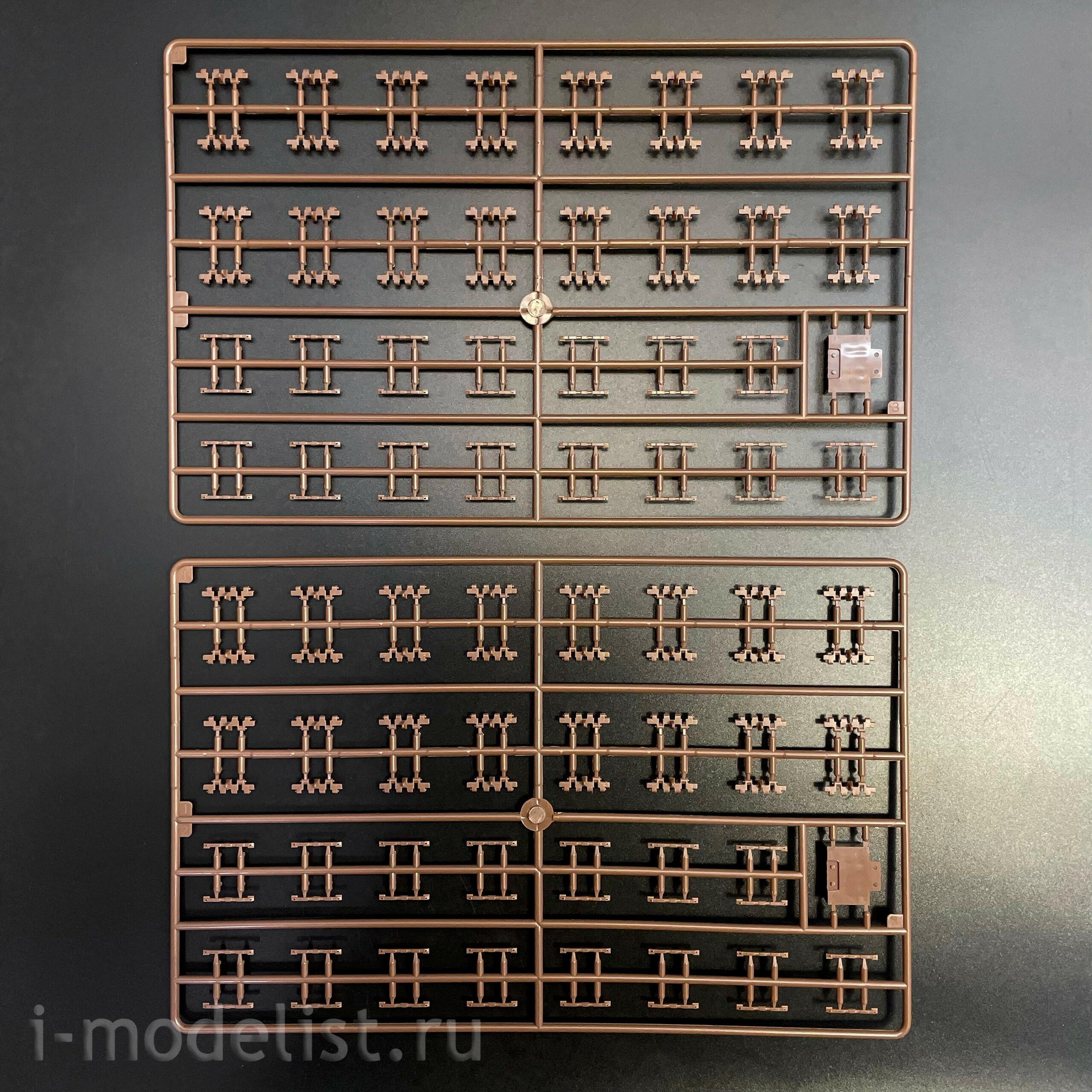 35A061 Amusing Hobby 1/35 Немецкий танк Pz.Kpfw.VI Tiger(P) 