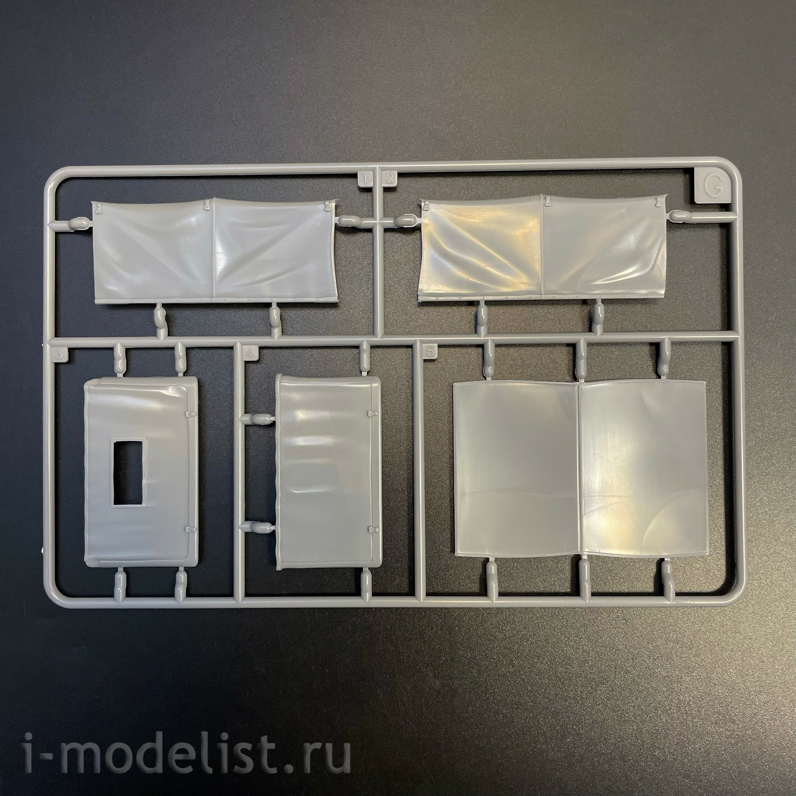 AK35031 AK Interactive 1/35 Грузовой автомобиль M1008 с брезентом / M1008 CARGO CARRIER with Tarp