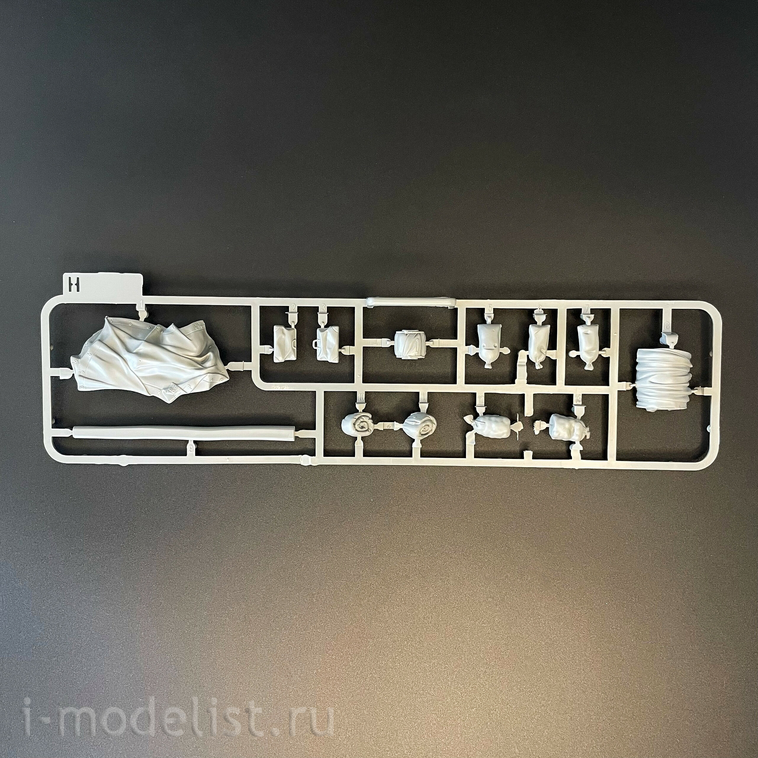 8017 Takom 1/35 Немецкая САУ StuH 42 & StuG III Ausf. G (средний), 2 в 1