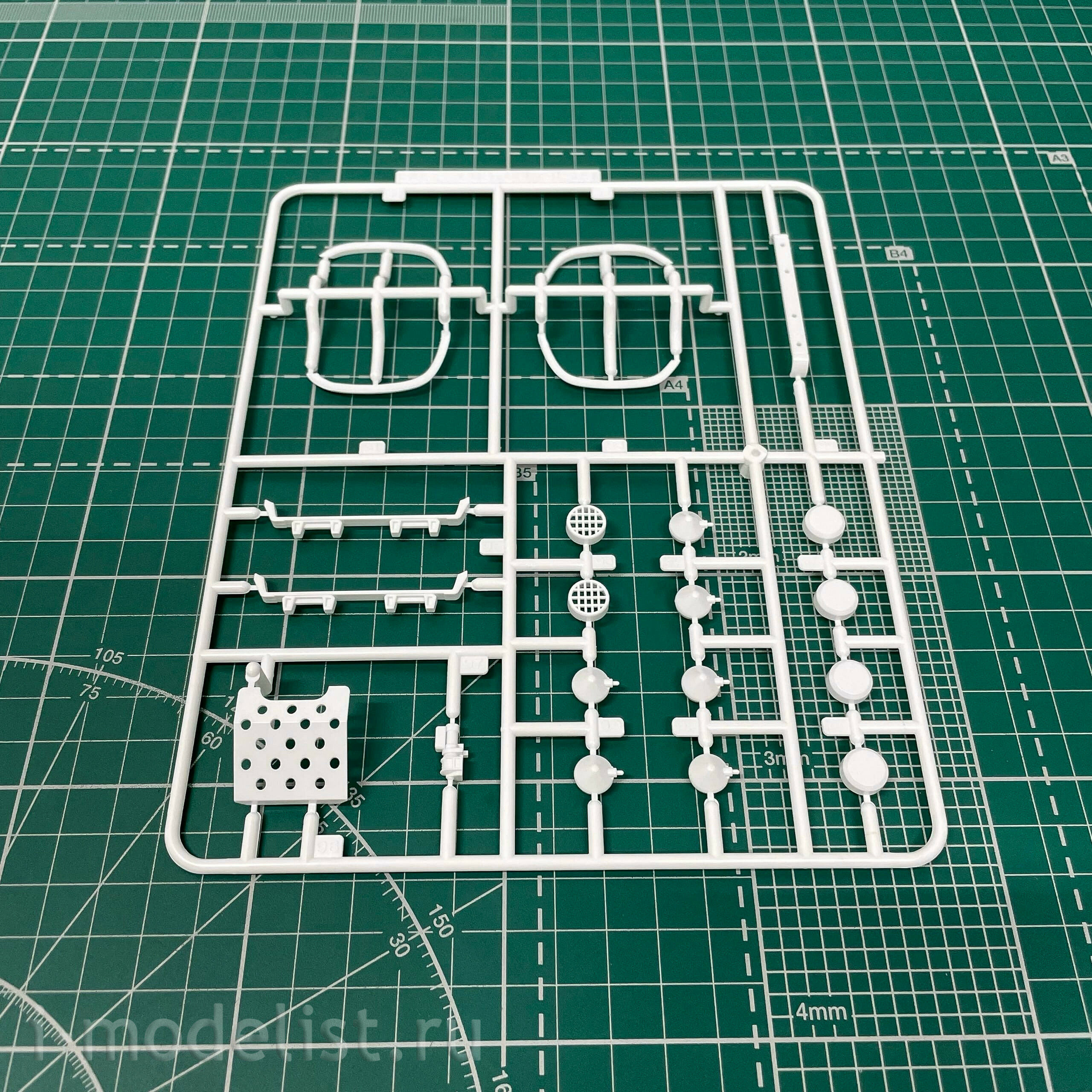 05698 Aoshima 1/24 Toyota HiLux Surf SSR-X Wide Body '91