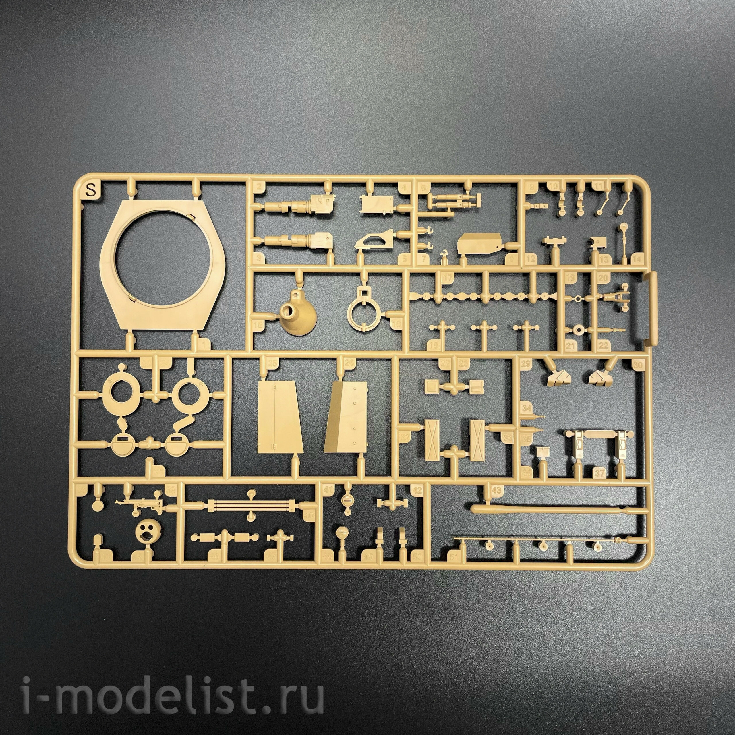 RM-5110 Rye Field Model 1/35 Бронеавтомобиль Sd.Kfz.234/2 PUMA с деталями двигателя