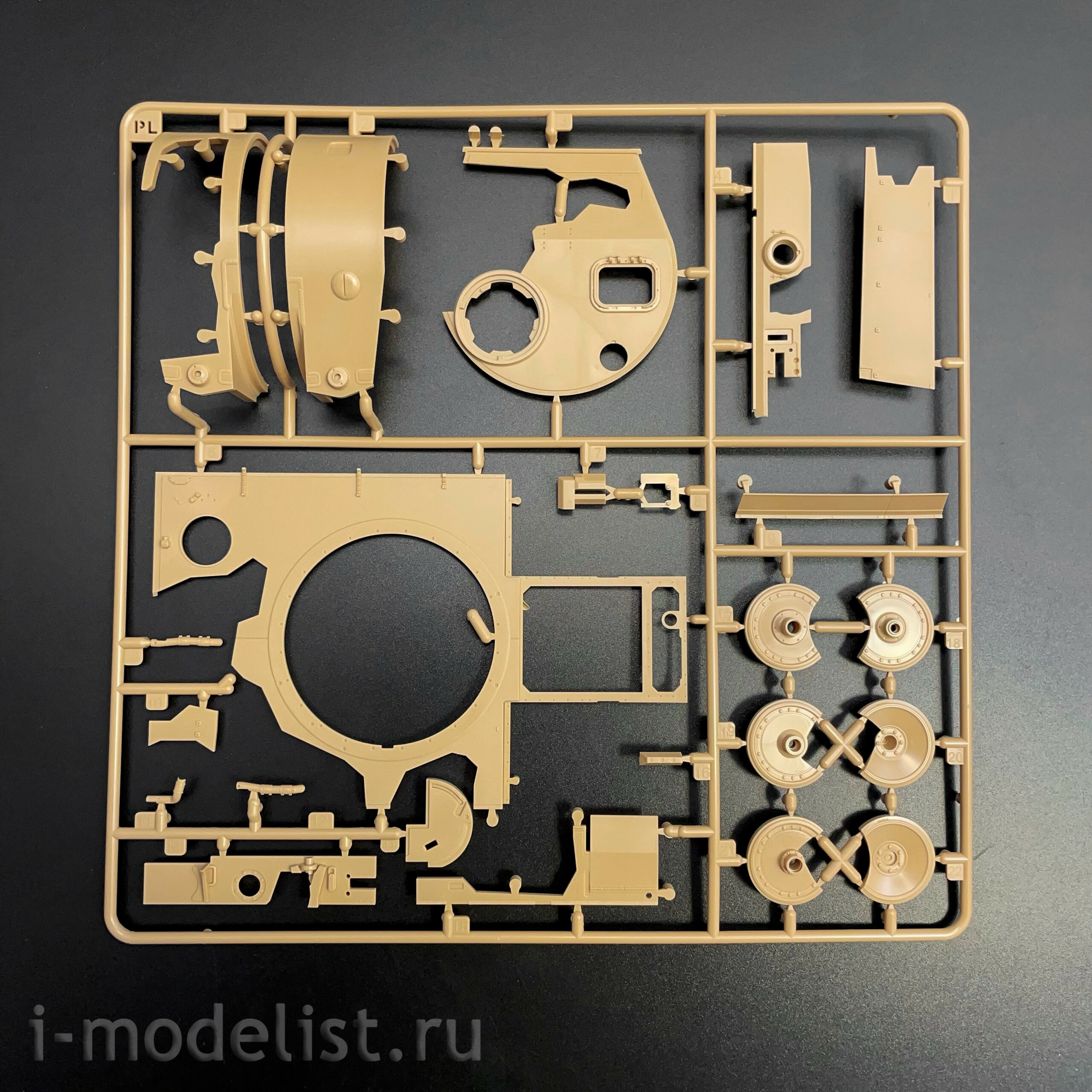 RM-5131 Rye Field Model 1/35 Pz.Kpfw. VI Ausf. E Tiger I ранний (Upgrade-версия с полным интерьером)
