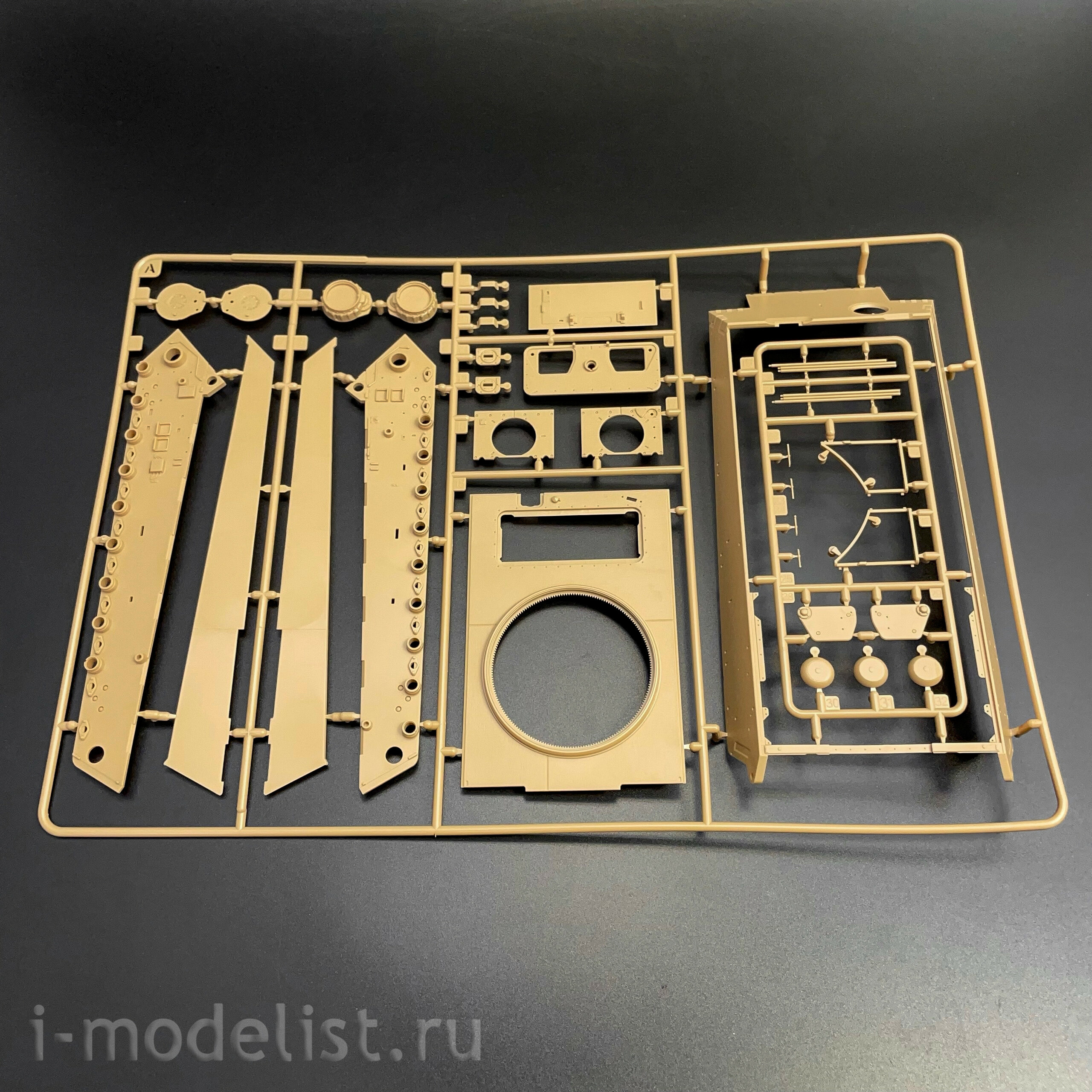 RM-5126 Rye Field Model 1/35 Немецкий тяжелый танк Sd.Kfz.182 Tiger Ausf.B King Tiger (турель Henschel), продвинутая версия