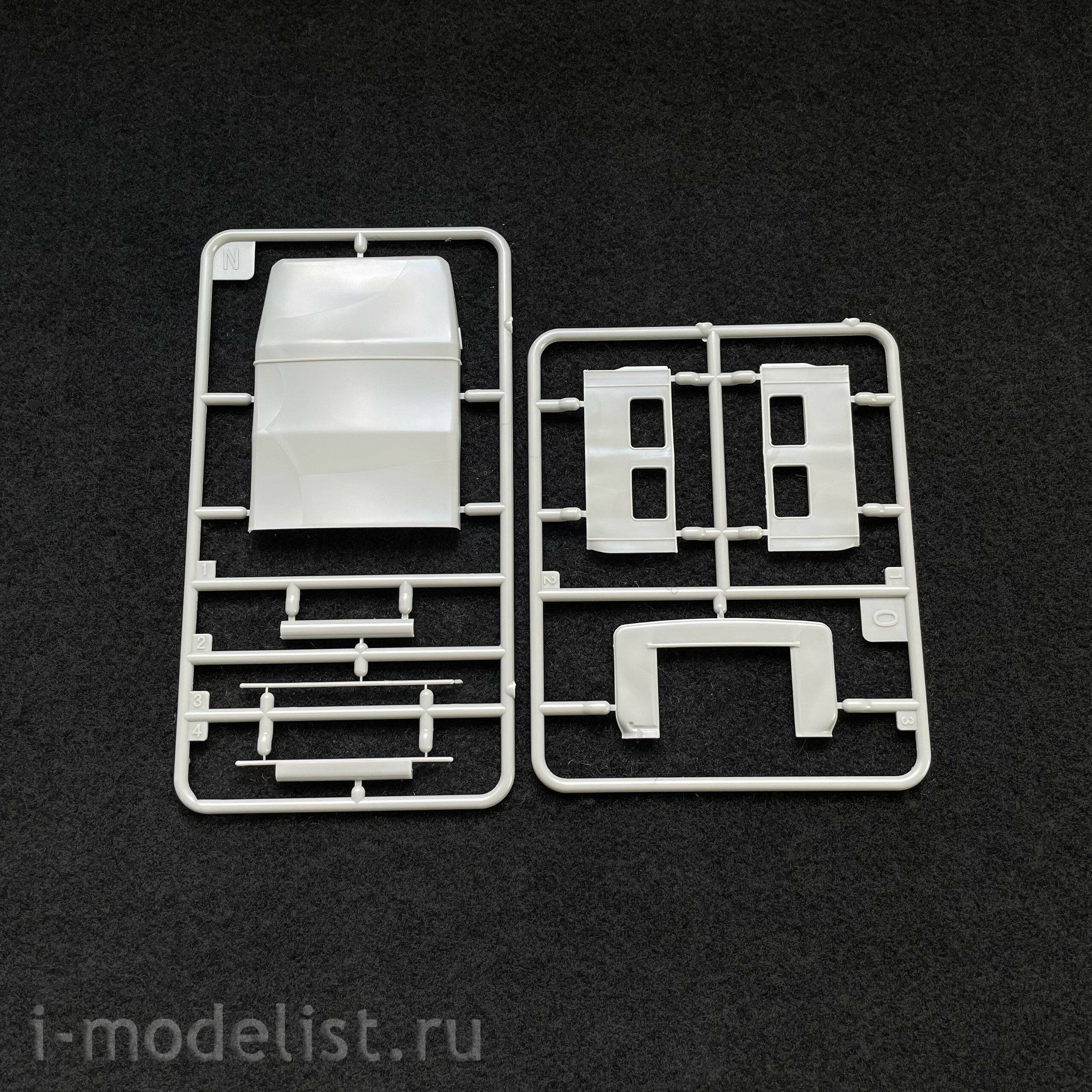 AK35004 AK Interactive 1/35 Внедорожник FJ43 с мягким верхом (Армия обороны Израиля и Ливанские вооруженные силы)