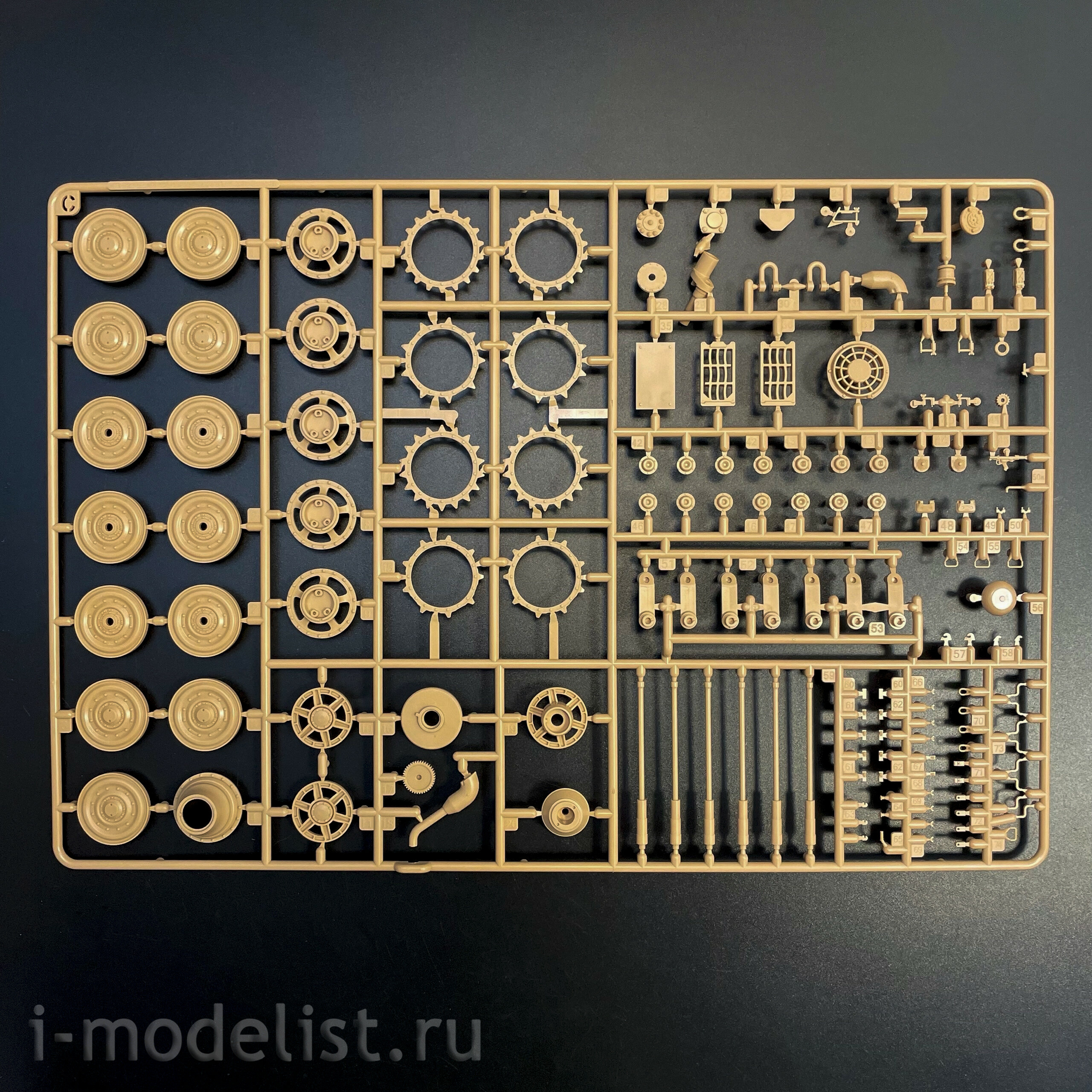 RM-5146 Rye Field Model 1/35 Немецкий танк Pz.Kpfw.VI Ausf.B King Tiger с башней Henschel Sd.Kfz. 182 (с полным интерьером)