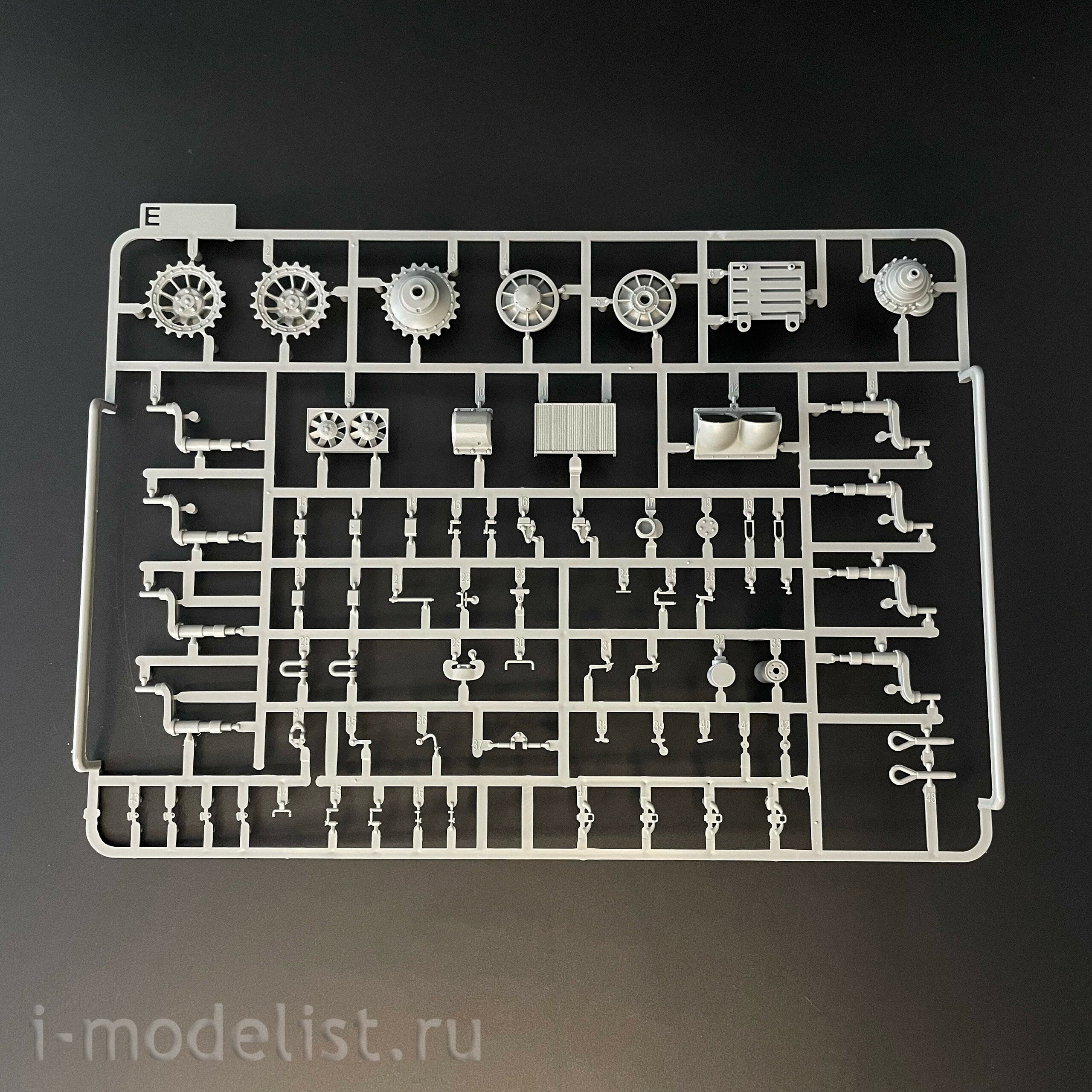 2200 Takom 1/35 Немецкий танк Tiger I (средний) с Zimmerit
