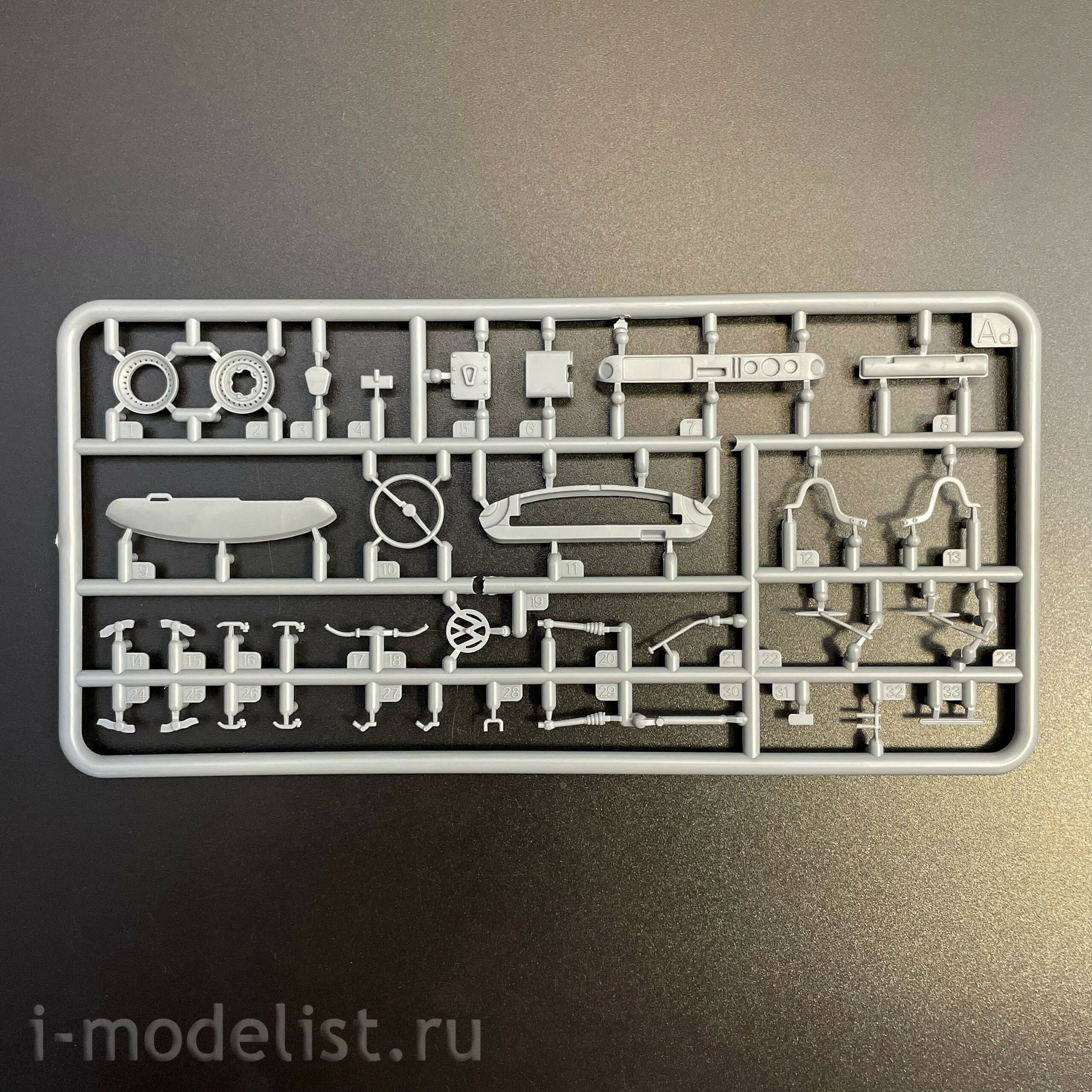 AK35024 AK Interactive 1/35 Легковой автомобиль-фургон T2 Model 1972 Van