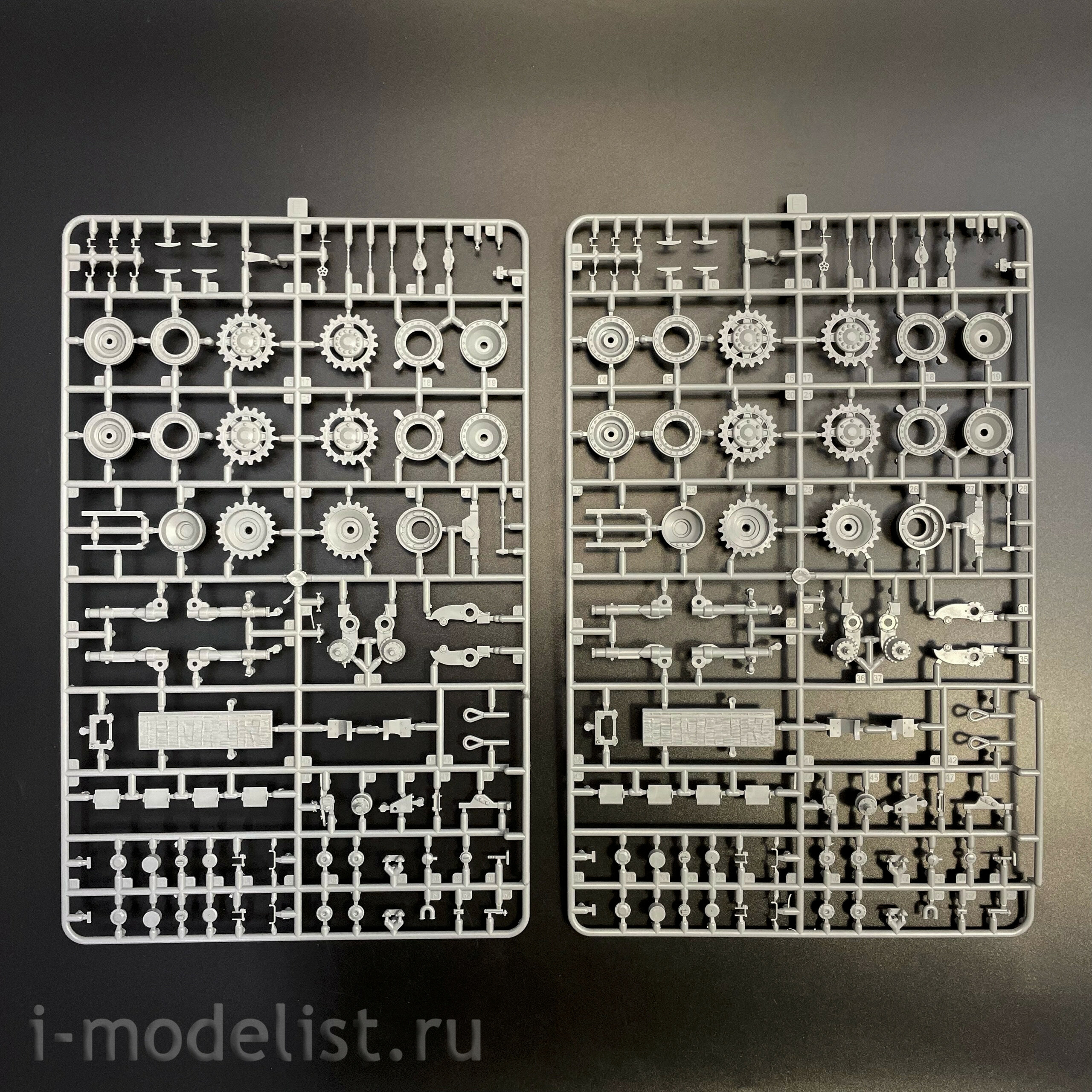 35A061 Amusing Hobby 1/35 Немецкий танк Pz.Kpfw.VI Tiger(P) 