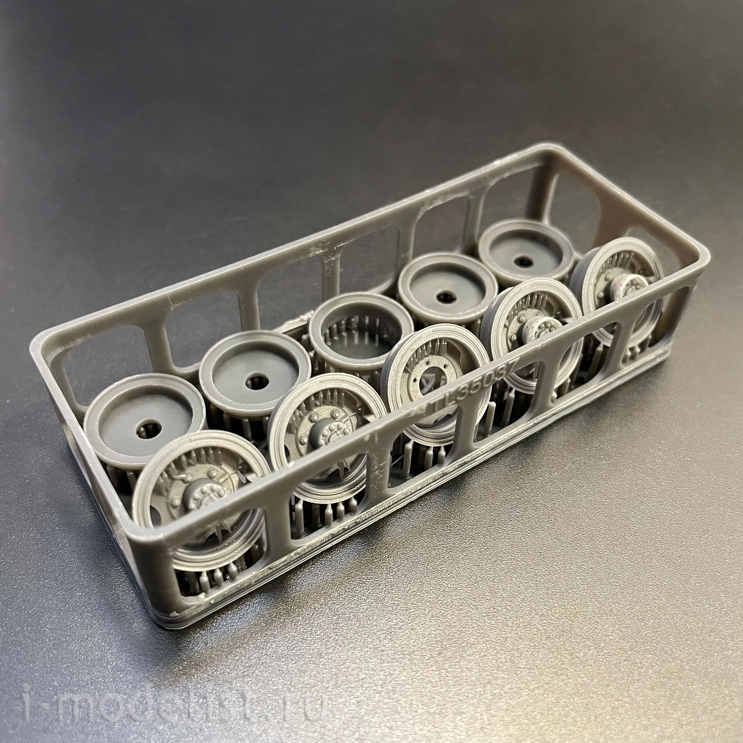 TL35037 GE Models 1/35 Колёса К-70 c просадкой на цельных дисках (поздние) для модели фирмы 