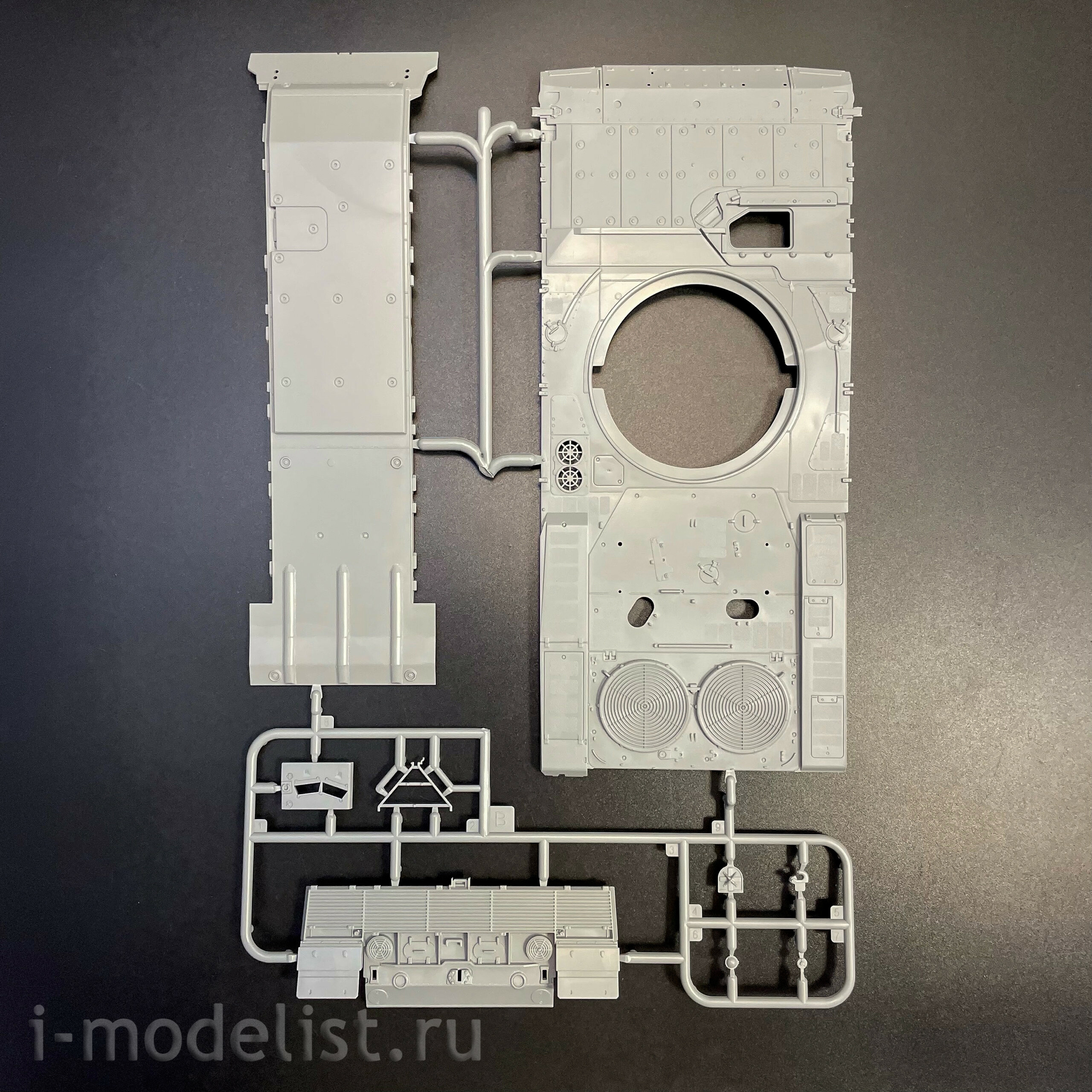 35A062 Amusing Hobby 1/35 Немецкий танк Leopard 2 A-RC 3.0