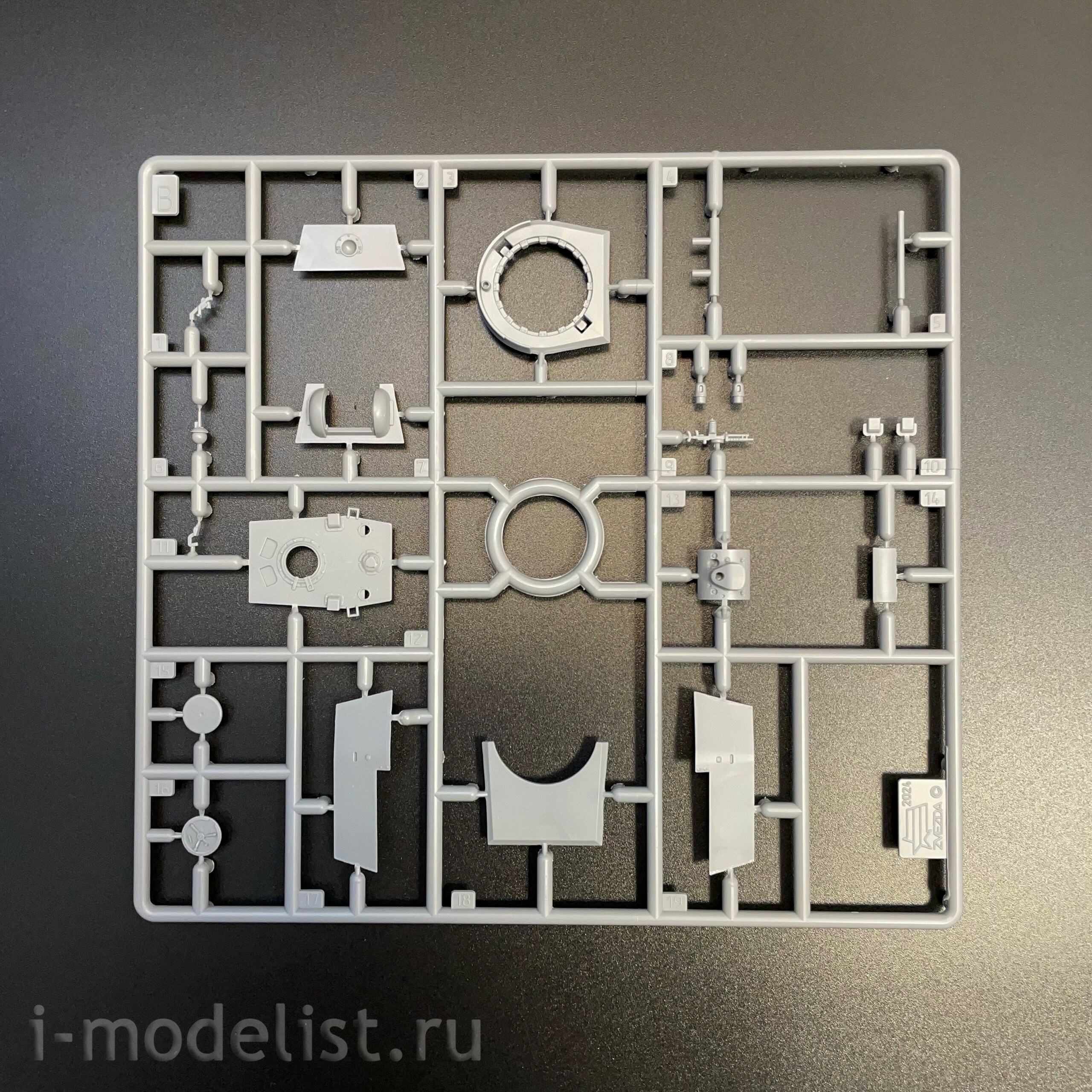 5070 Звезда 1/72 Советский тяжелый танк КВ-1