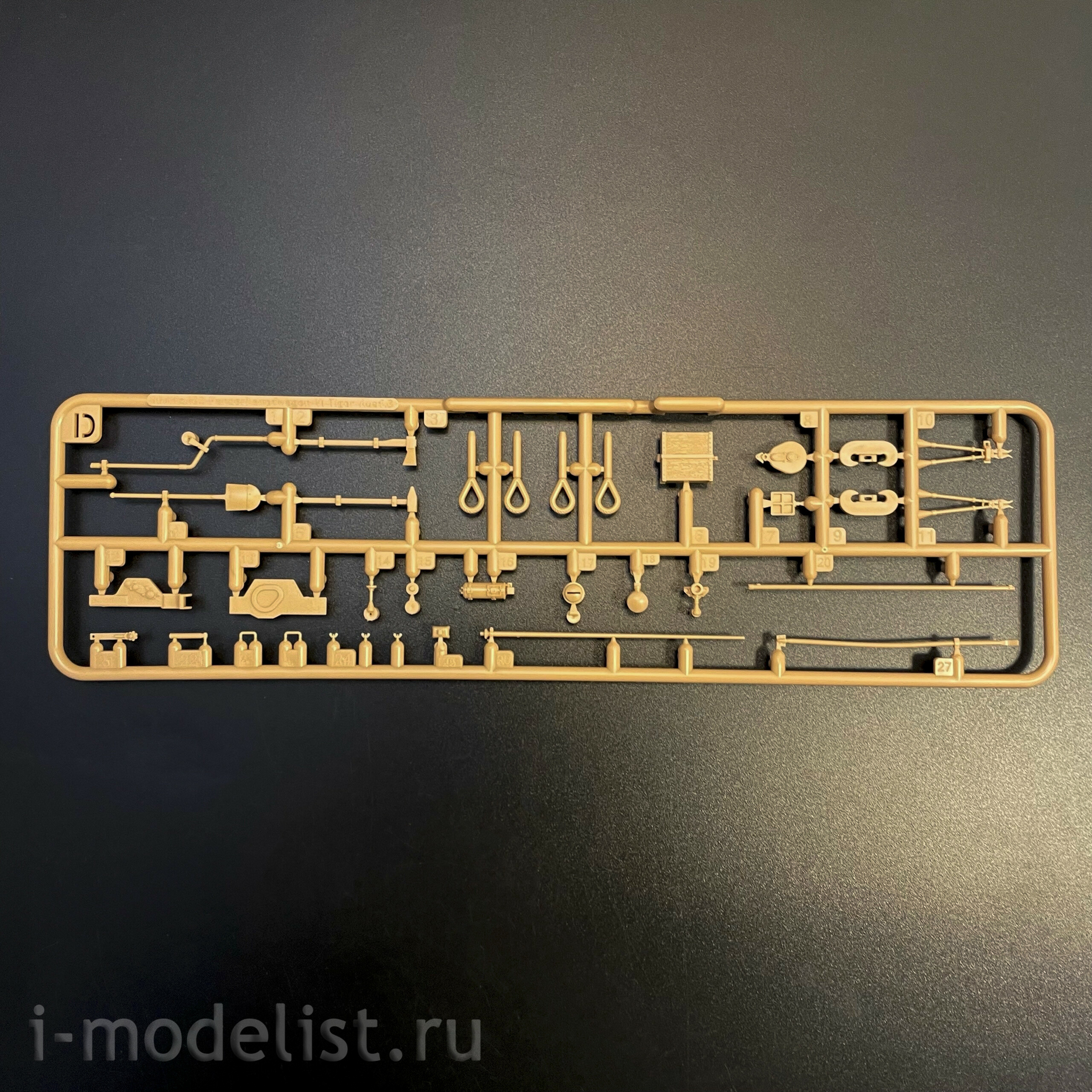 RM-5146 Rye Field Model 1/35 Немецкий танк Pz.Kpfw.VI Ausf.B King Tiger с башней Henschel Sd.Kfz. 182 (с полным интерьером)