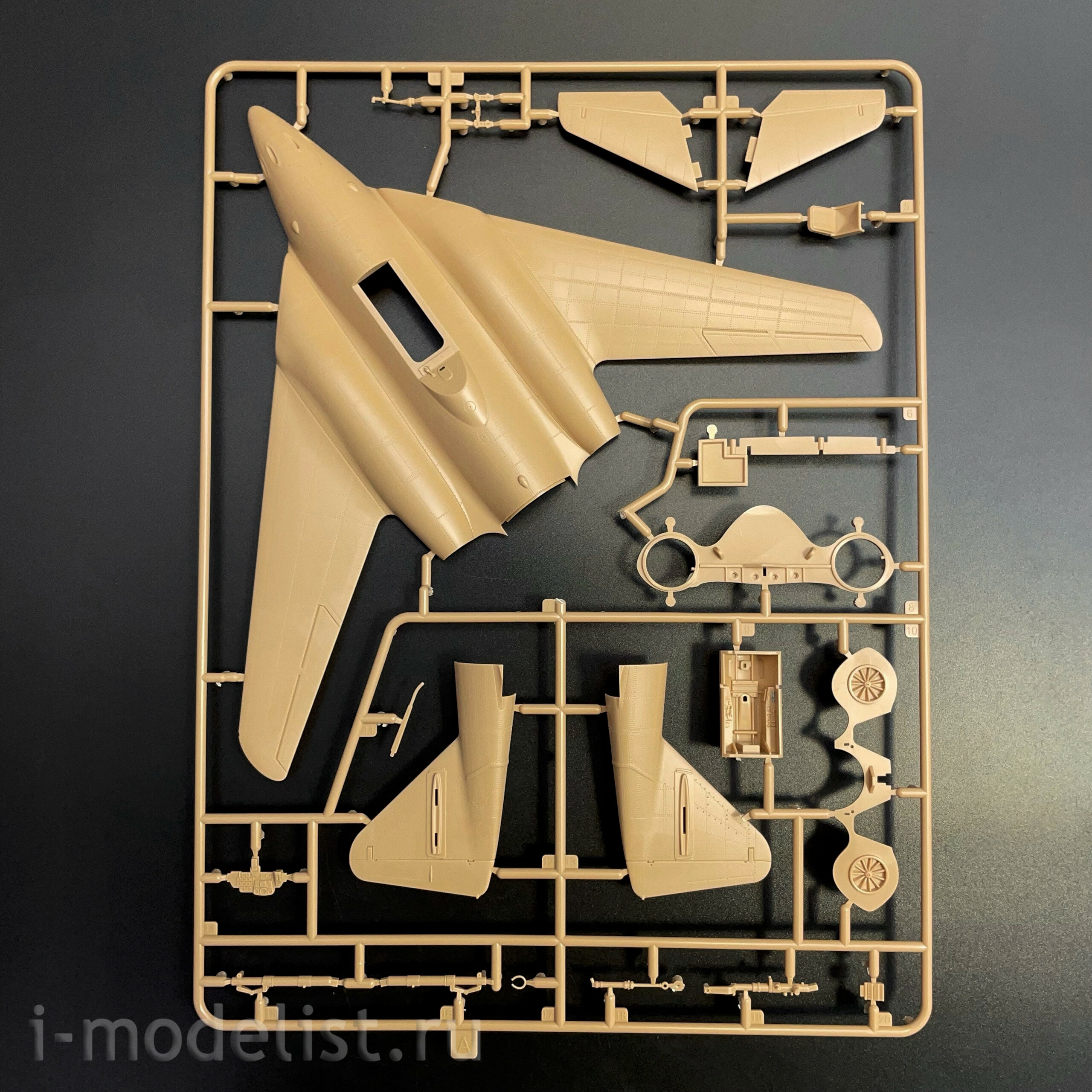 48A004 Amusing Hobby 1/48 Немецкий истребитель Me 262 HG III 'V Tail'