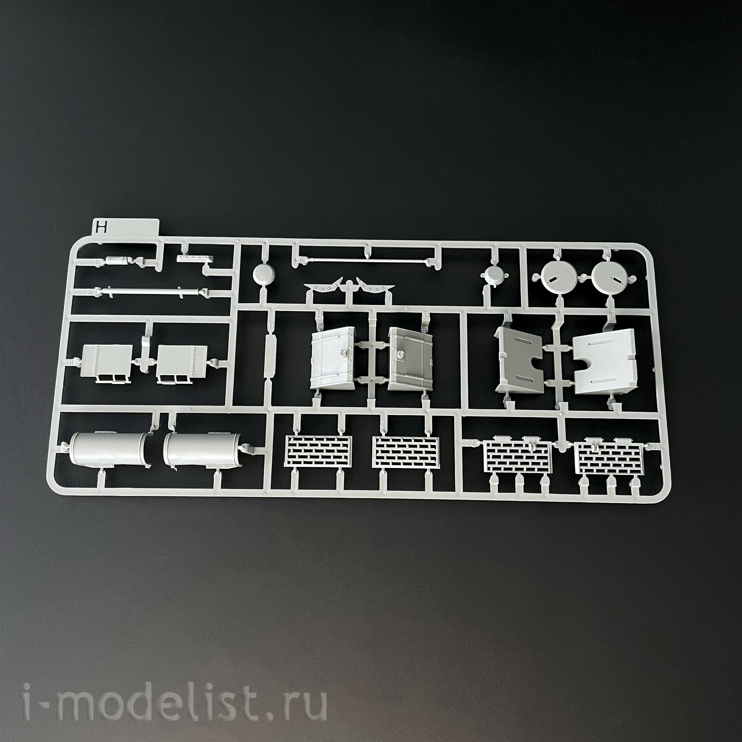 2198 Takom 1/35 Немецкий тяжёлый танк Sd.Kfz. 181 Pz.Kpfw.VI Ausf.E Tiger I (средний) с Zimmerit