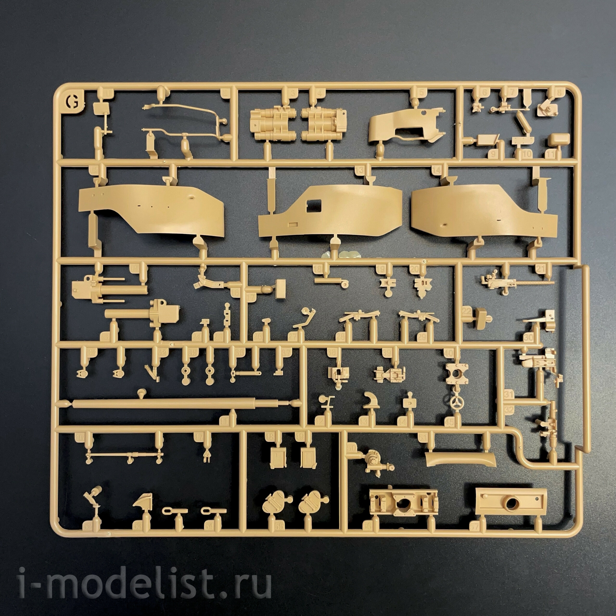 RM-5136 Rye Field Model 1/35 Танк M4A3 Sherman 76W VVSS поздний (UPGRADE-версия с полным интерьером)