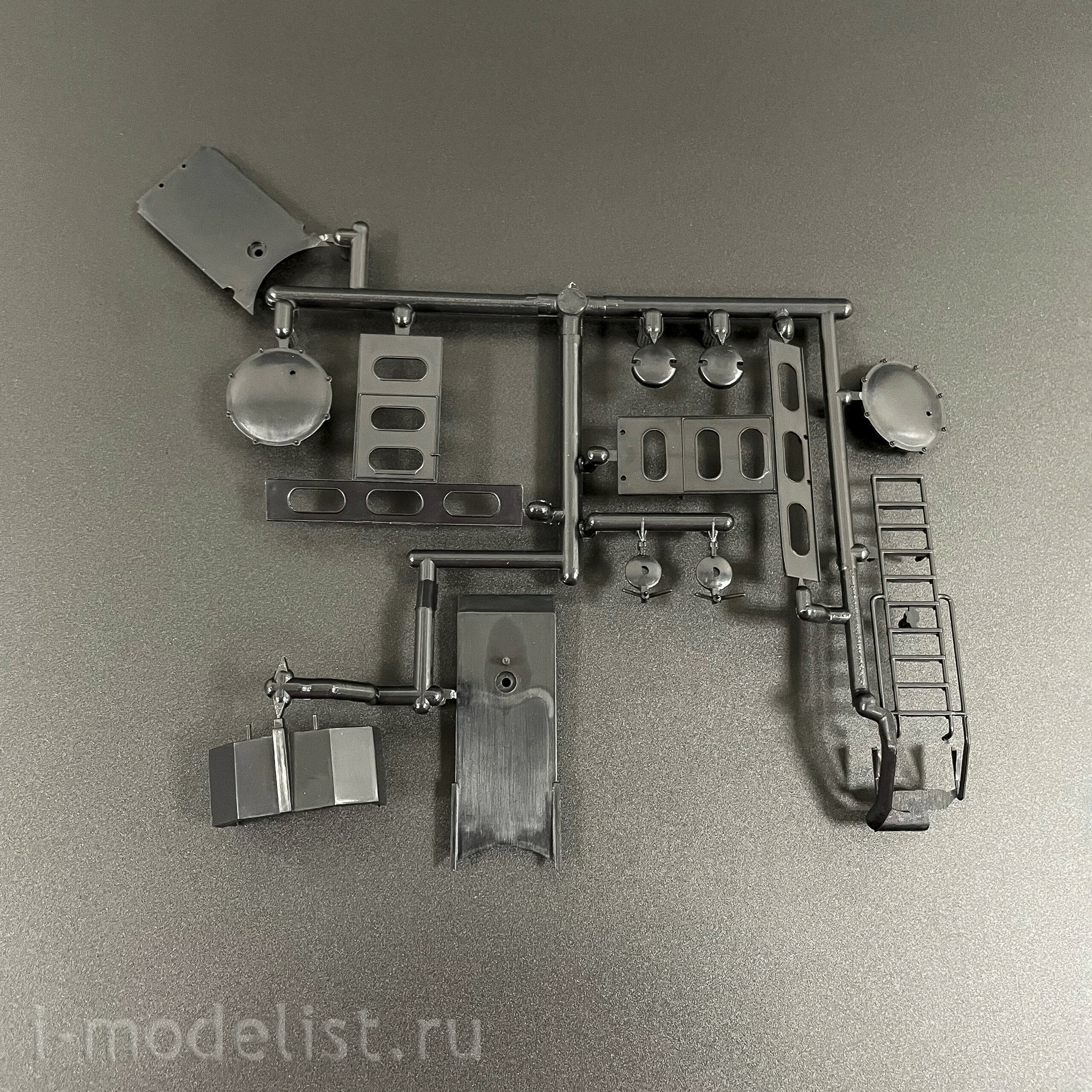 7077AVD AVD Models 1/43 Автомобиль 130В1 с полуприцепом-муковозом К4-АМГ