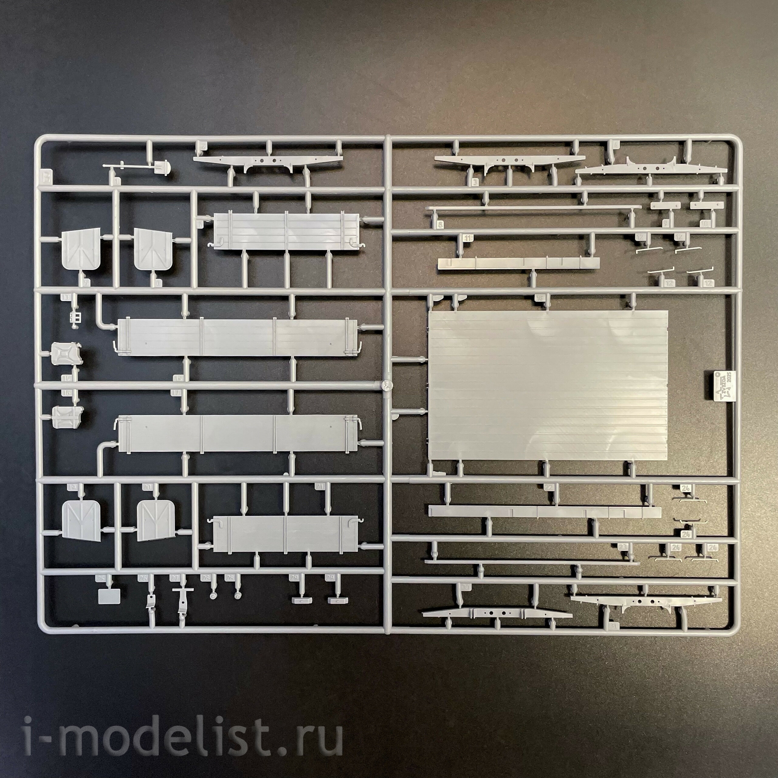 3712 Звезда 1/35 ПРЕДЗАКАЗ Грузовой автомобиль ЗИЛ-130