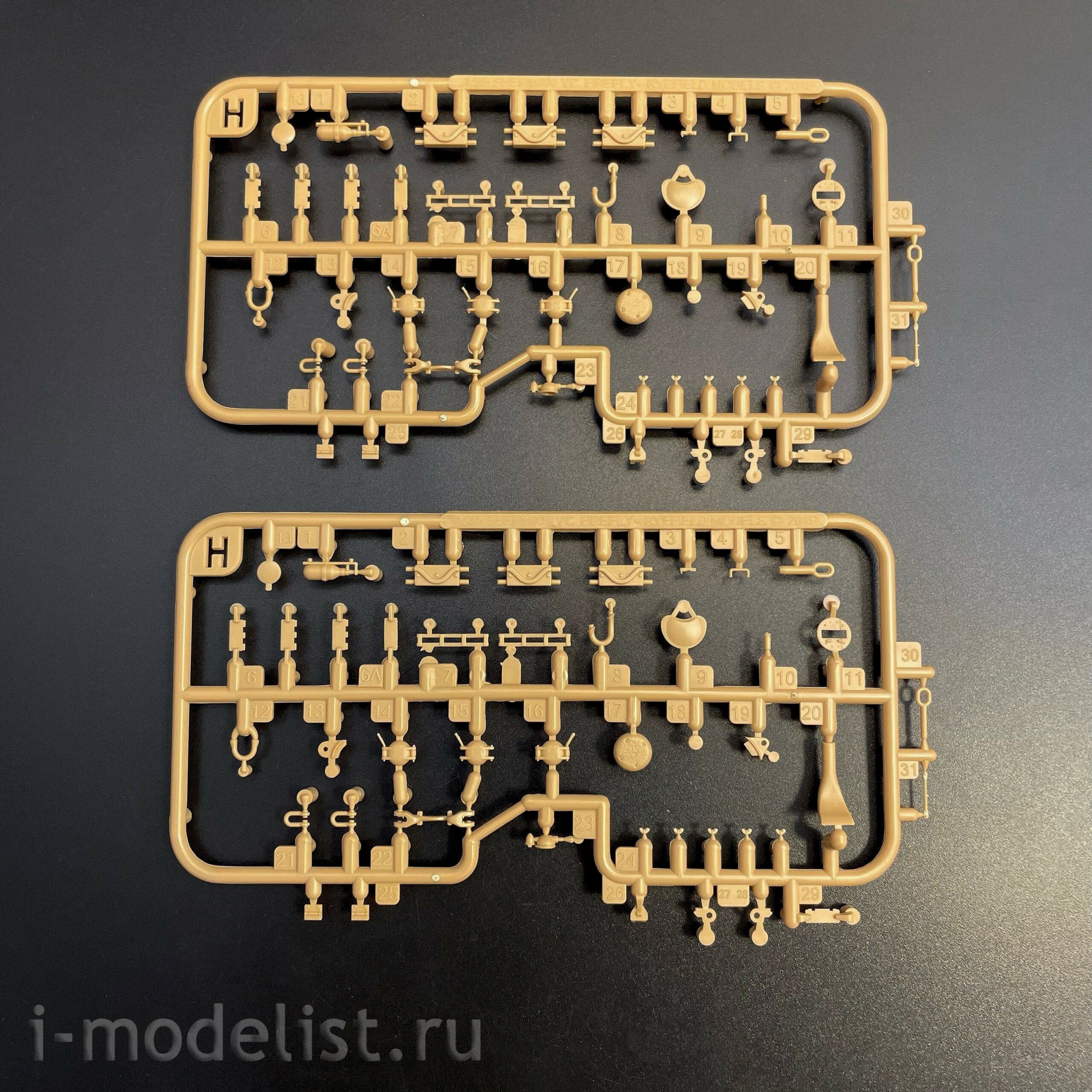 RM-5135 Rye Field Model 1/35 Танк M4A3 Sherman 76W VVSS поздний (Стандартная версия с интерьером)	