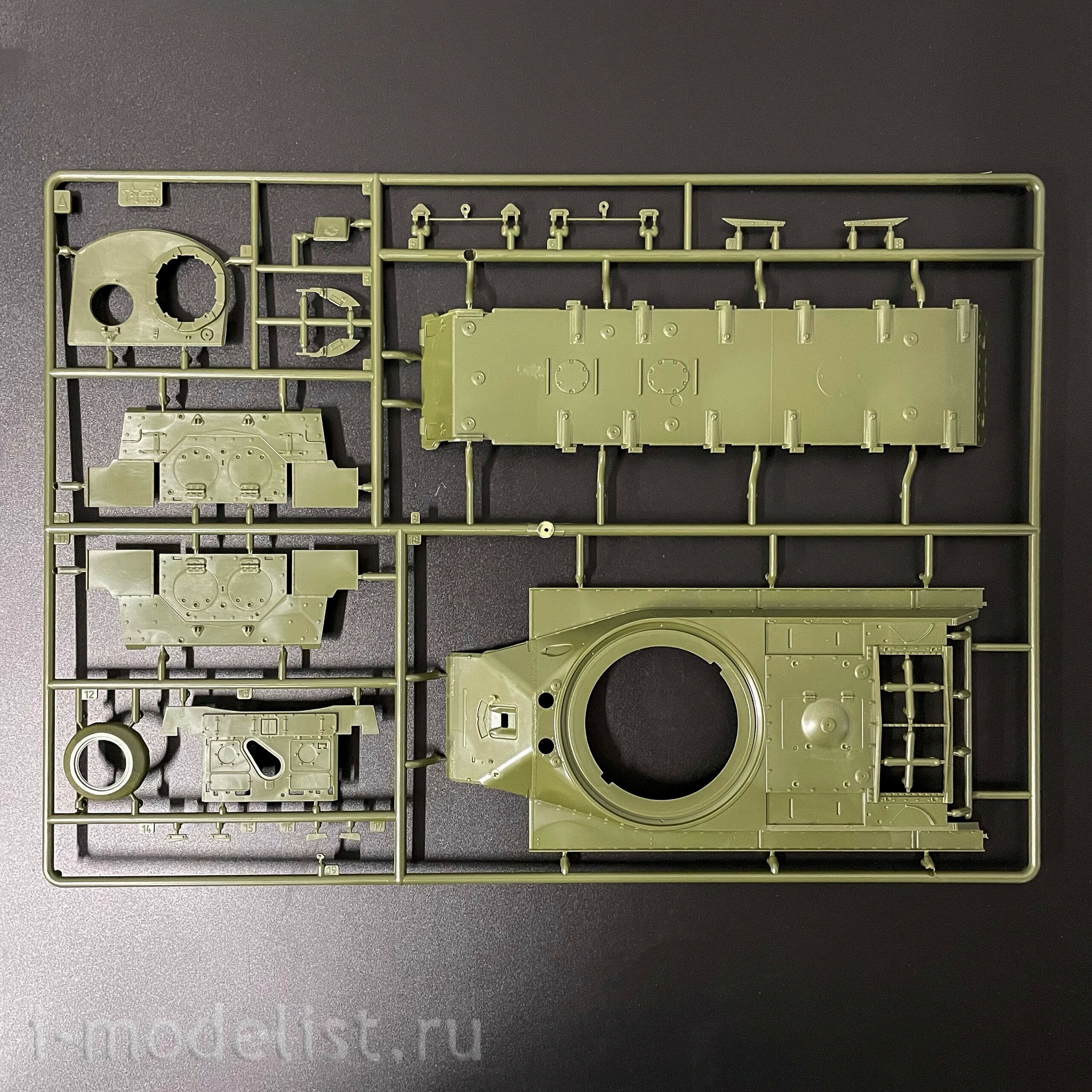 3708 Звезда 1/35 ПРЕДЗАКАЗ Советский тяжёлый танк ИС-2 УЗТМ обр. 1944 г.
