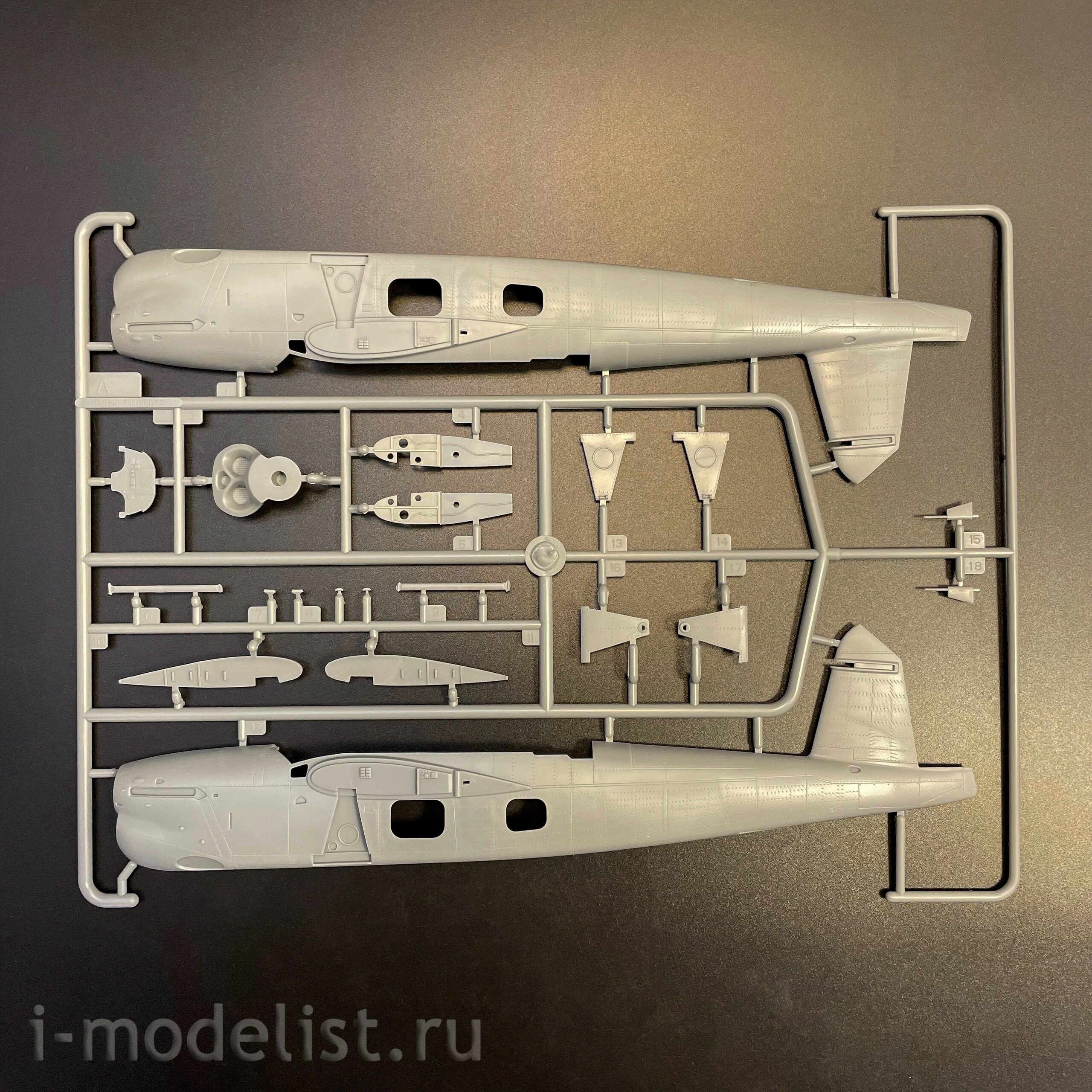 05825 Трубач 1/48 Бомбардировщик-торпедоносец Royal Navy Fairey Barracuda Mk. II