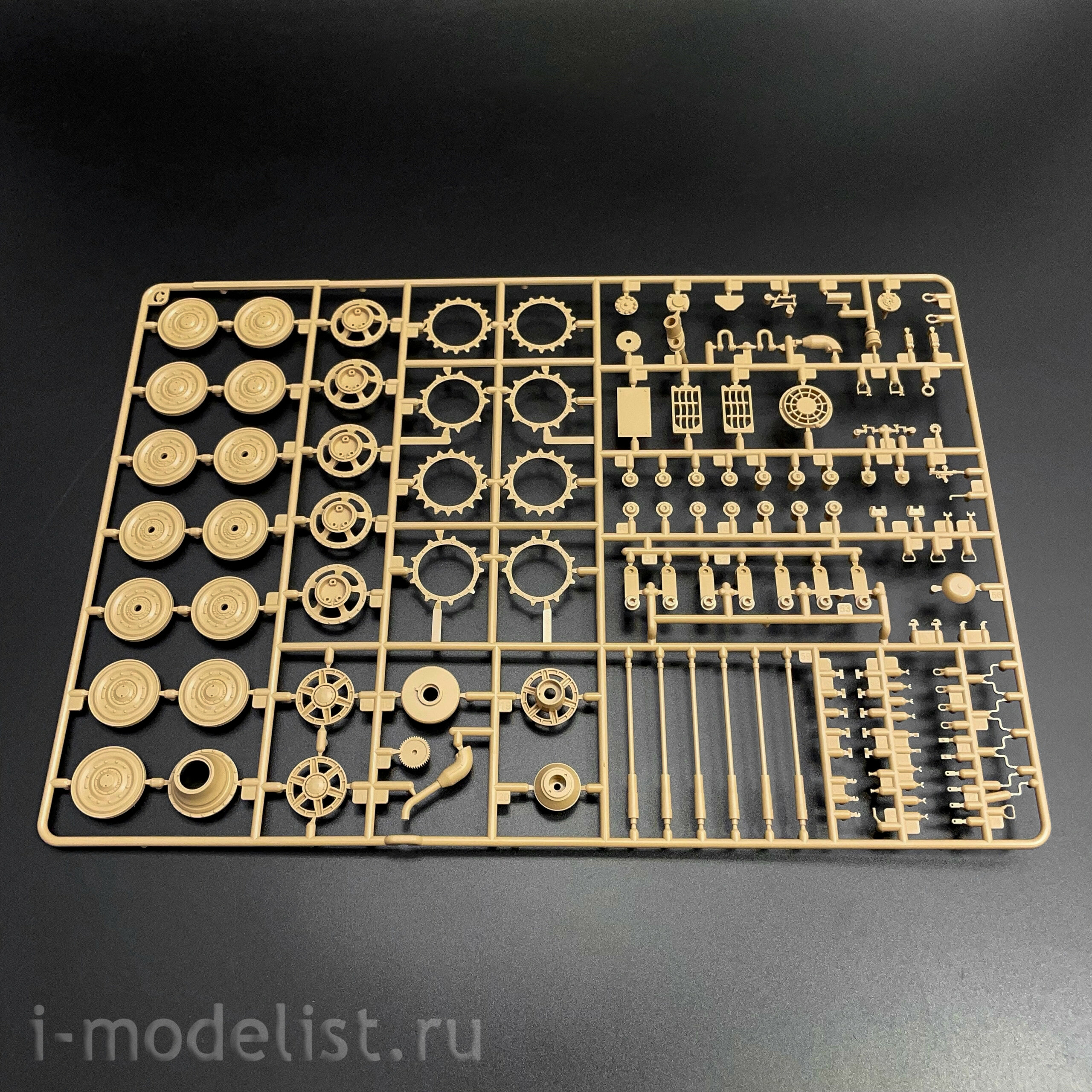 RM-5126 Rye Field Model 1/35 Немецкий тяжелый танк Sd.Kfz.182 Tiger Ausf.B King Tiger (турель Henschel), продвинутая версия
