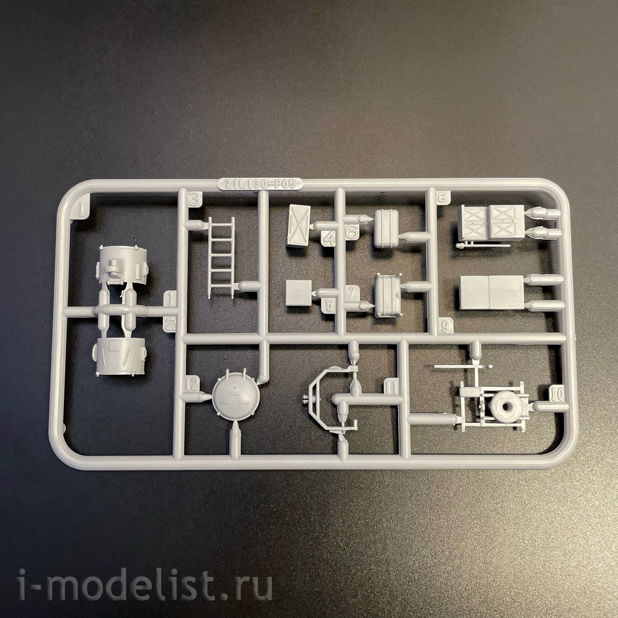7206AVD AVD Models 1/72 АПМ-90М (130) аэродромная посадочно-светомаячная станция