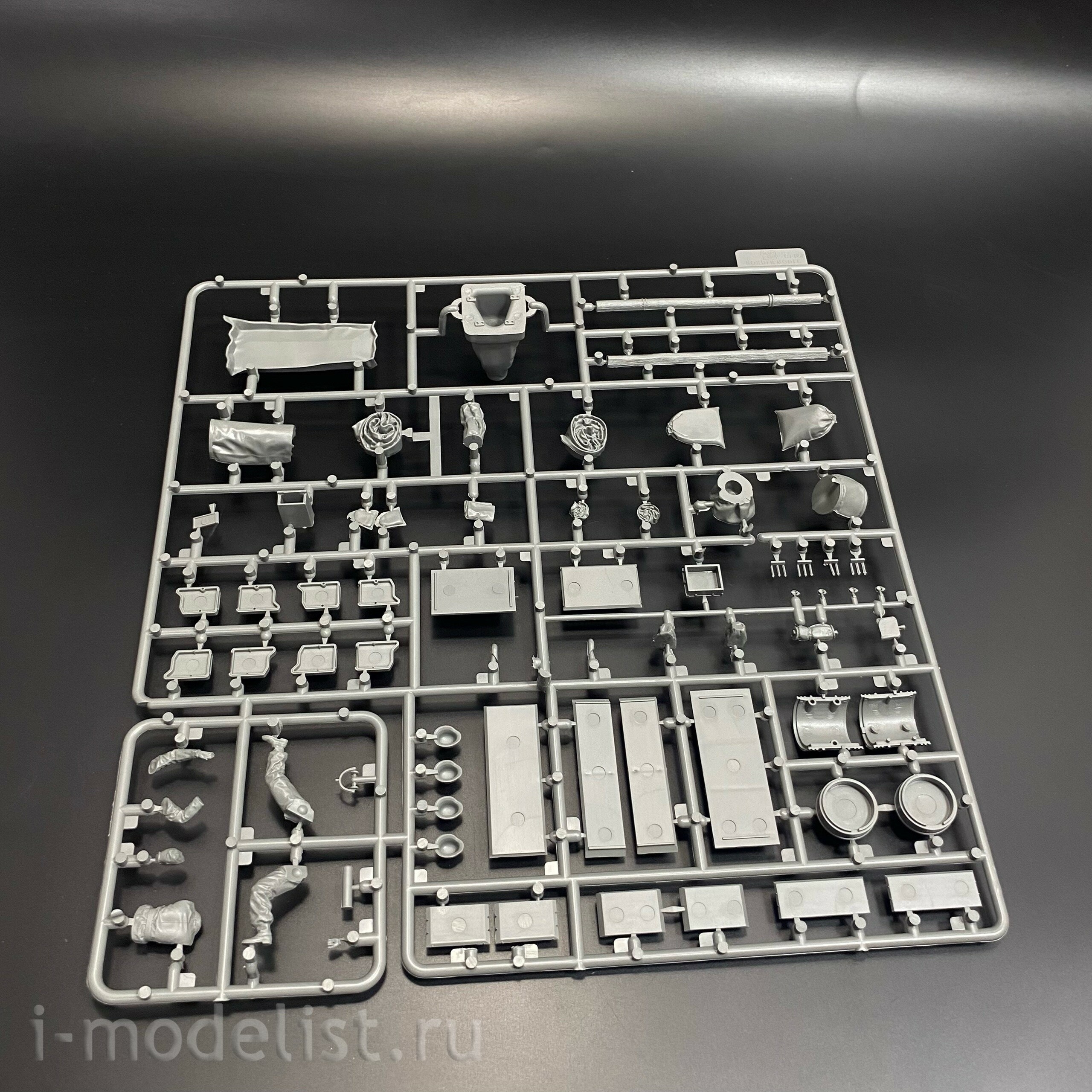 BT-036 Border Model 1/35 Немецкая САУ StuH 42 Ausf. G (Поздняя) с полным интерьером