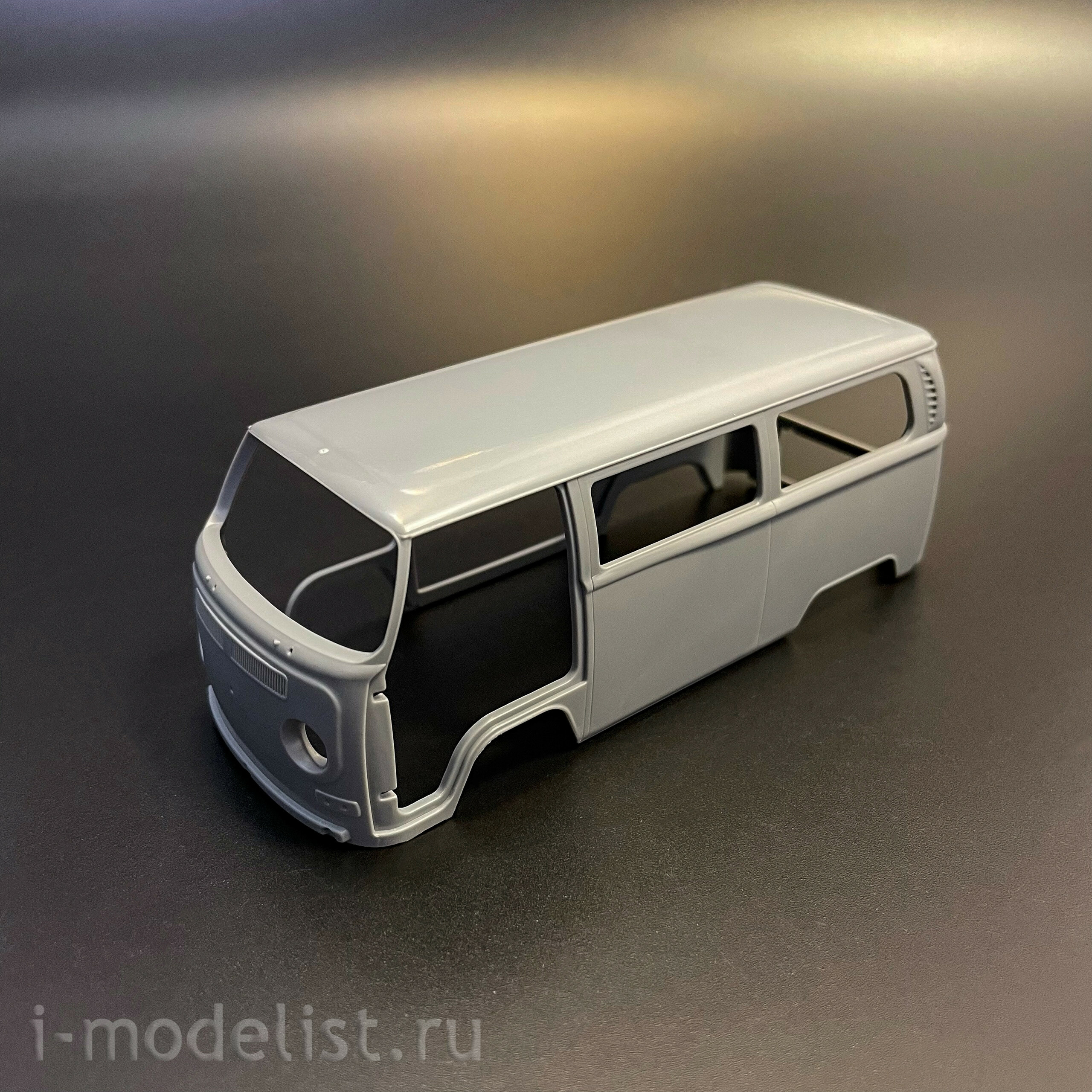 AK35033 AK Interactive 1/35 Автобус для аэропорта T2 1967 года / T2 Model 1967 Airport Bus