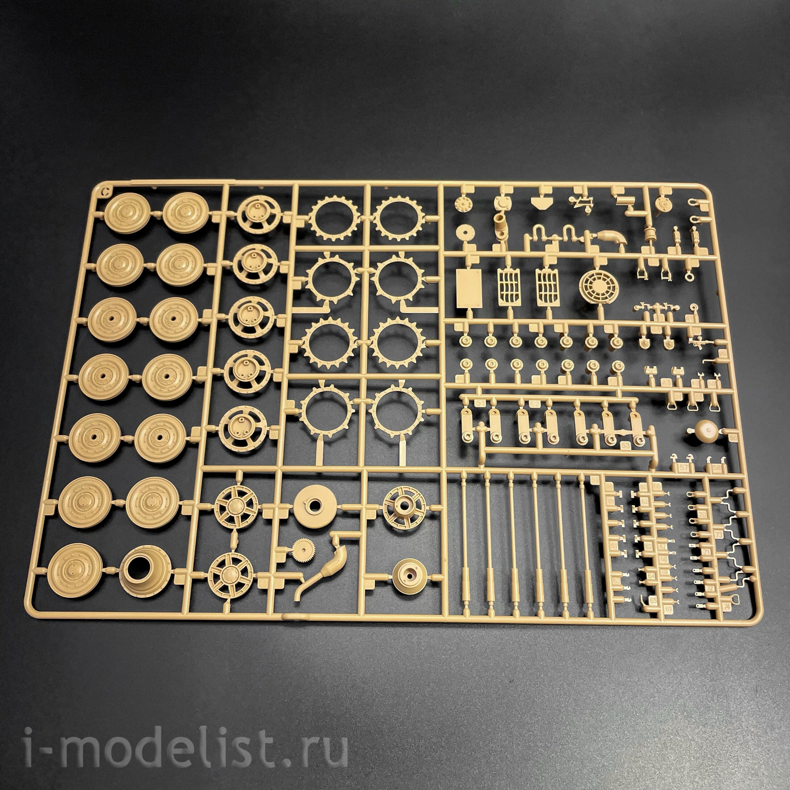 RM-5126 Rye Field Model 1/35 Немецкий тяжелый танк Sd.Kfz.182 Tiger Ausf.B King Tiger (турель Henschel), продвинутая версия