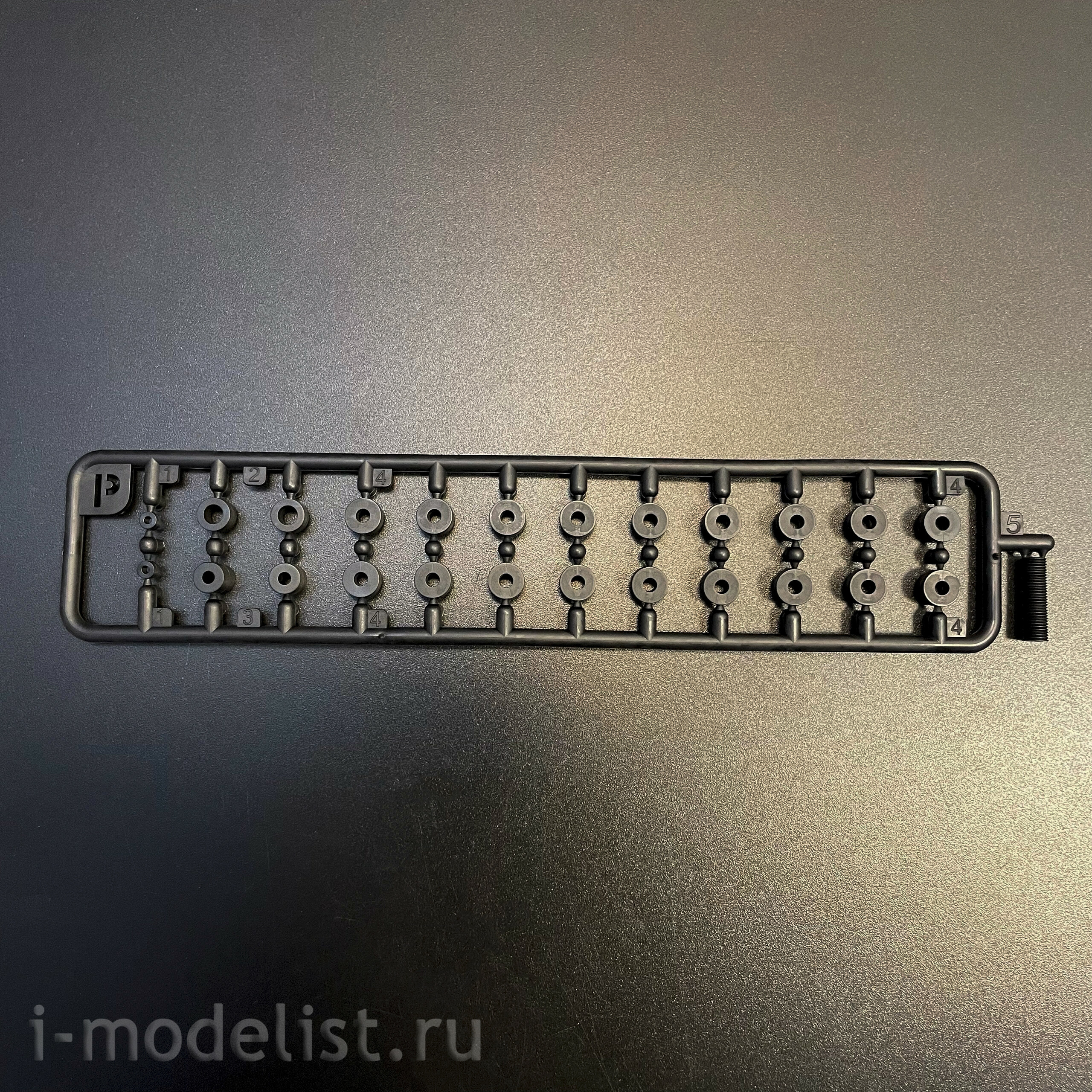 RM-5146 Rye Field Model 1/35 Немецкий танк Pz.Kpfw.VI Ausf.B King Tiger с башней Henschel Sd.Kfz. 182 (с полным интерьером)