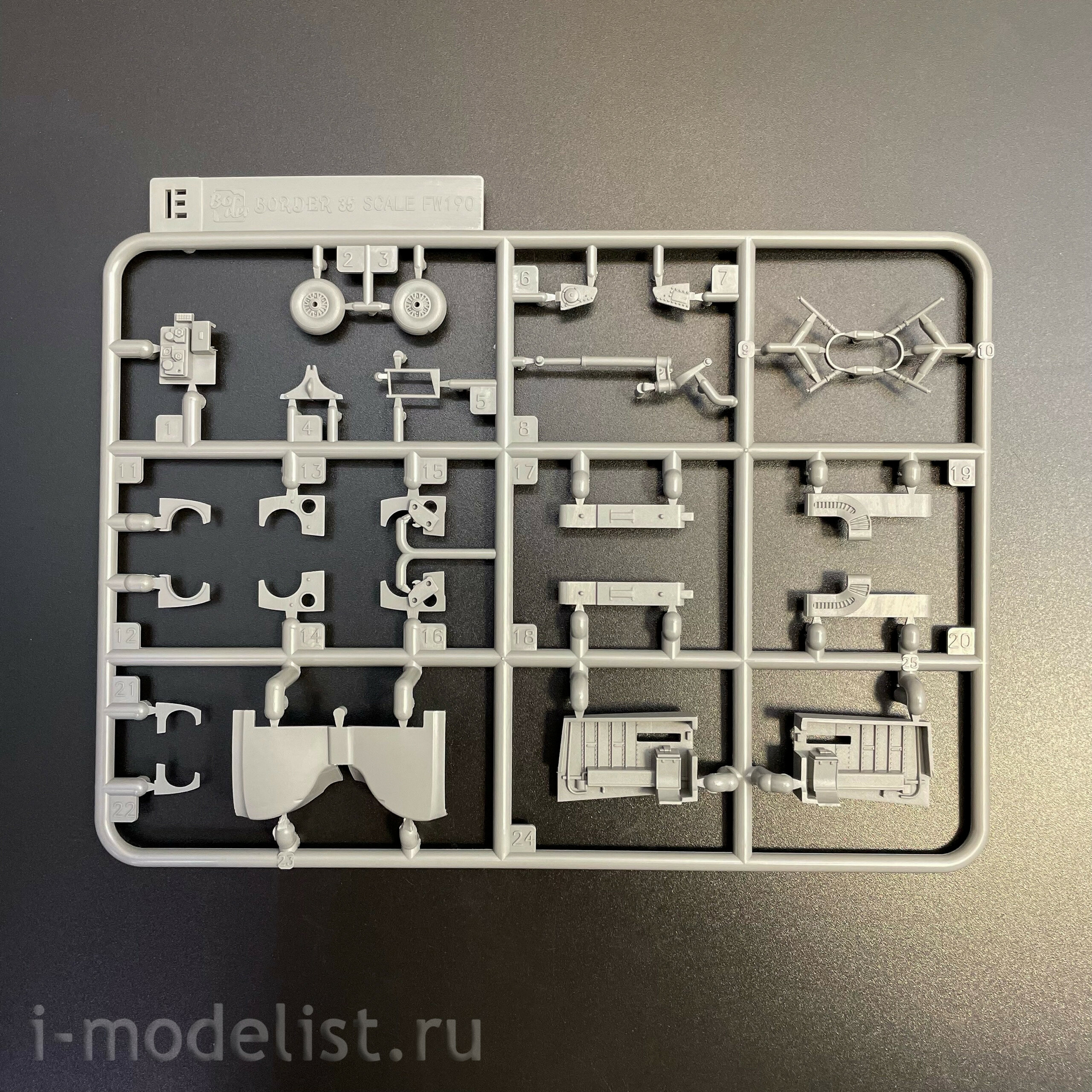 BF-009 Border Model 1/35 Немецкий истребитель Focke-Wulf FW-190A-8, 4 в 1 (R2; R6; R7; R8)
