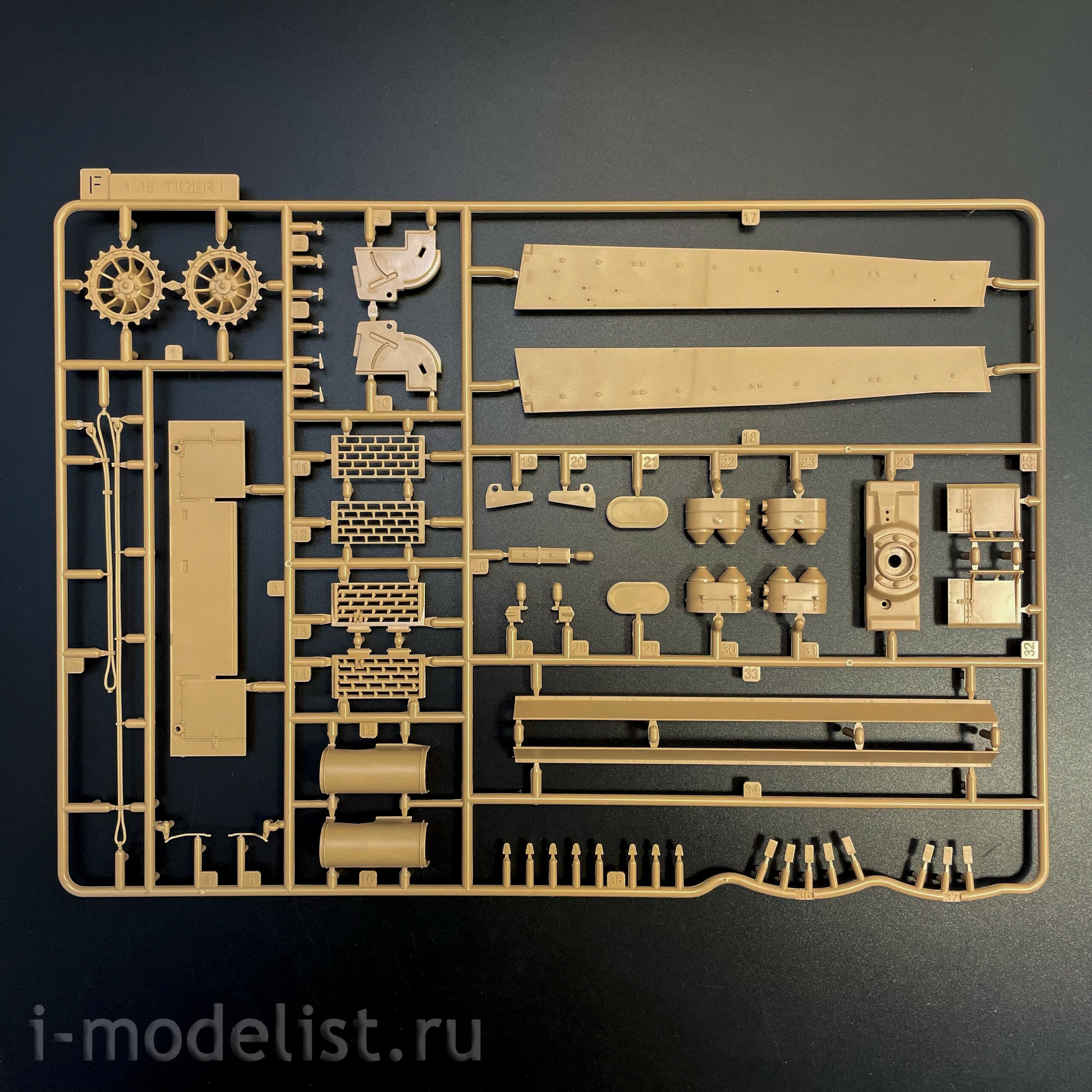 RM-5139 Rye Field Model 1/35 Немецкий танк Sd.kfz.181 Tiger I (ранний, Курск 1943) с фигуркой Михаэля Виттманна