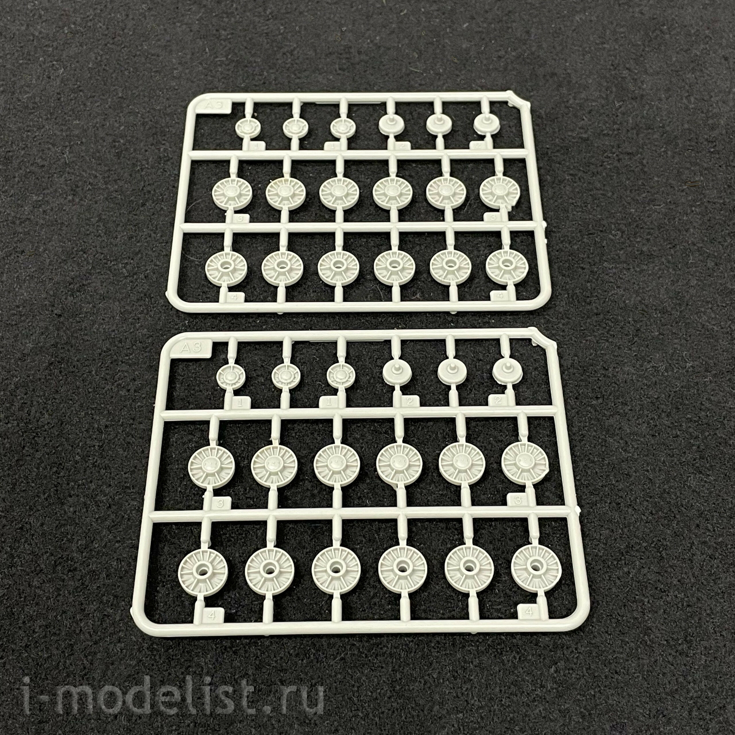 84814 Hobby Boss 1/48 Russian KV -1 Model 1942 Lightweight Cast Tank